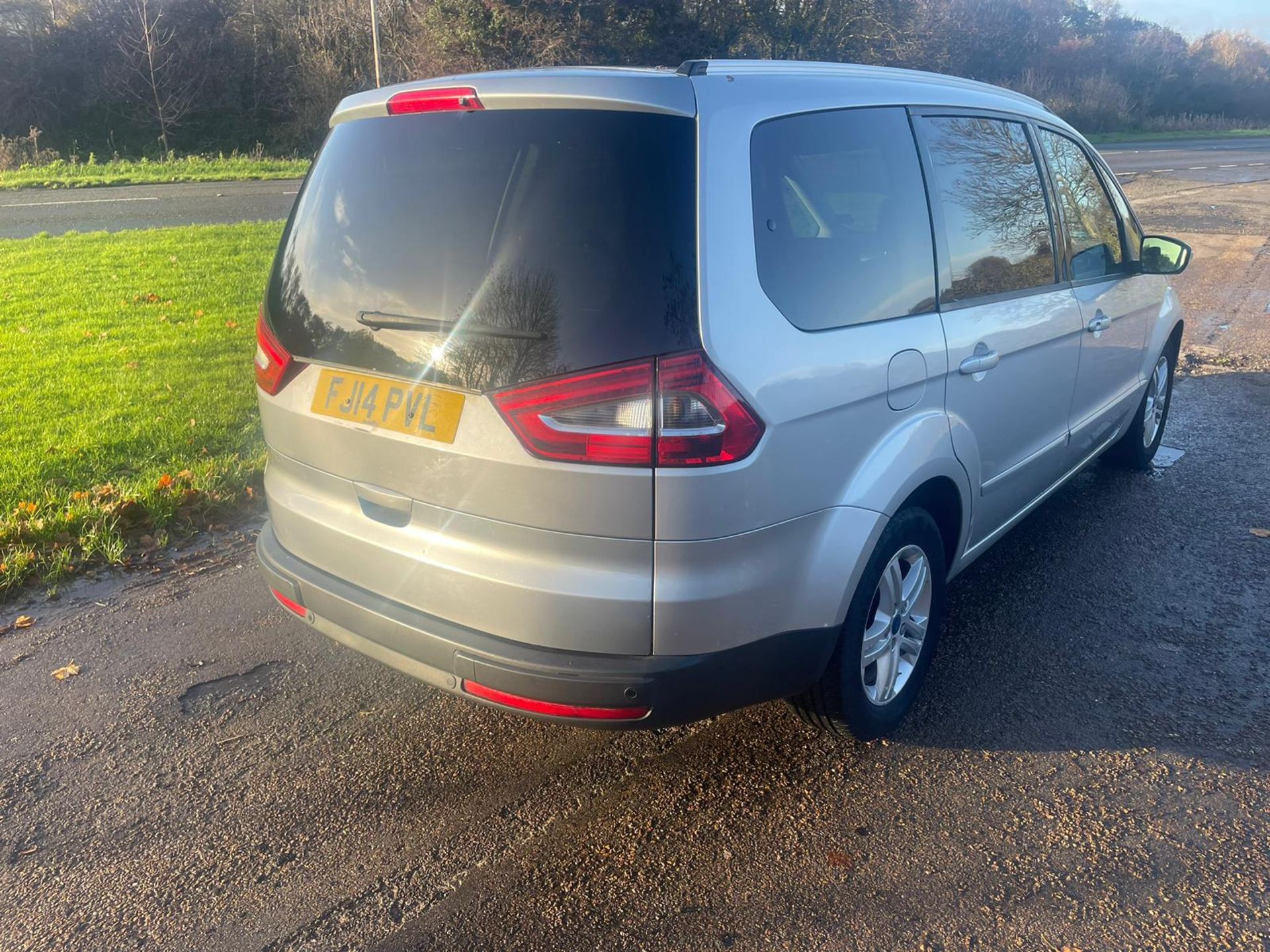 2014/14 REG FORD GALAXY ZETEC TDCI 2.0 DIESEL AUTOMATIC SILVER, SHOWING 0 FORMER KEEPERS *NO VAT* - Image 7 of 21