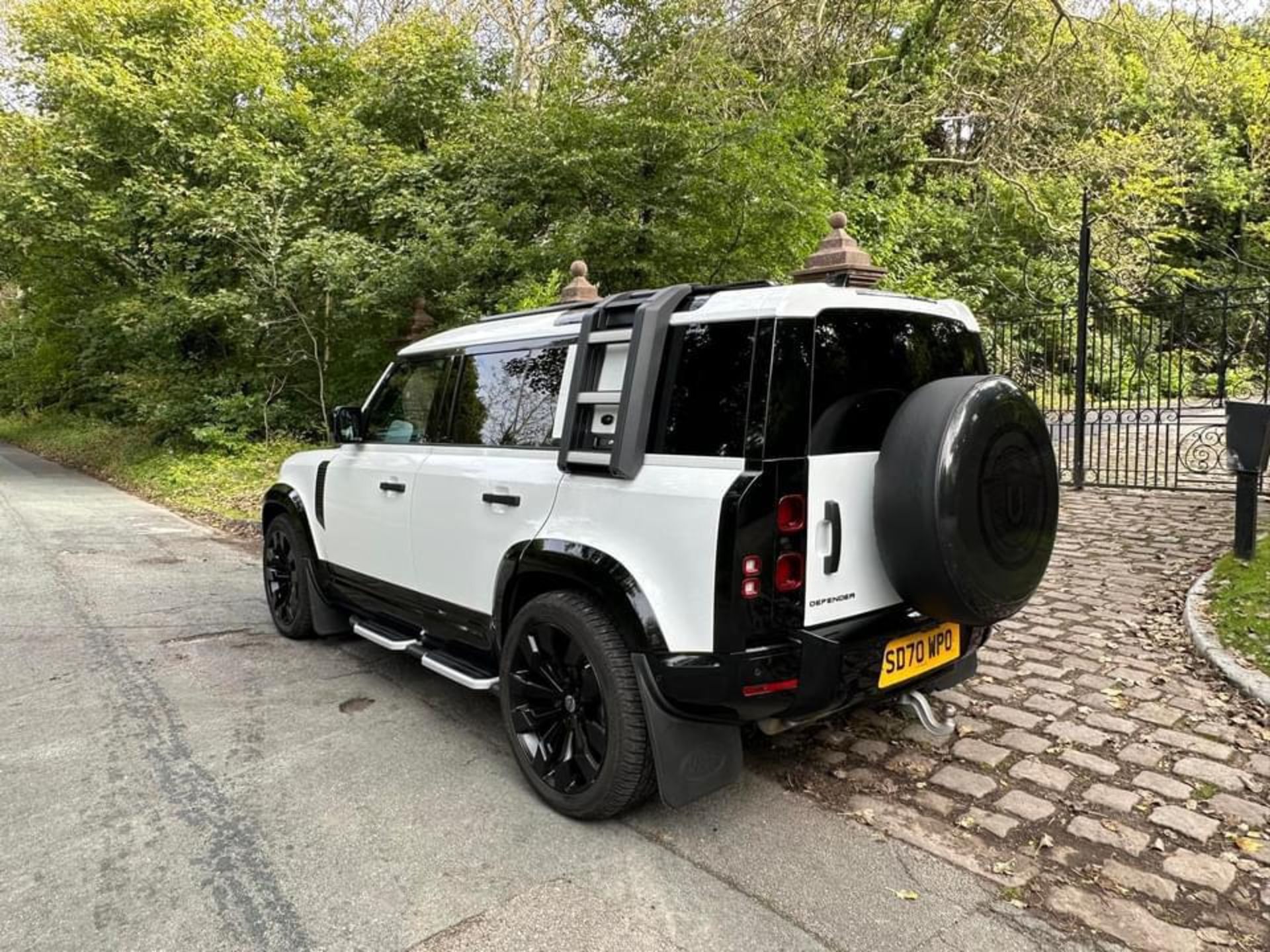 2020/70 REG LAND ROVER DEFENDER 2.0 DIESEL AUTOMATIC, URBAN KITTED - 10K MILES WITH FULL HISTORY - Image 6 of 12
