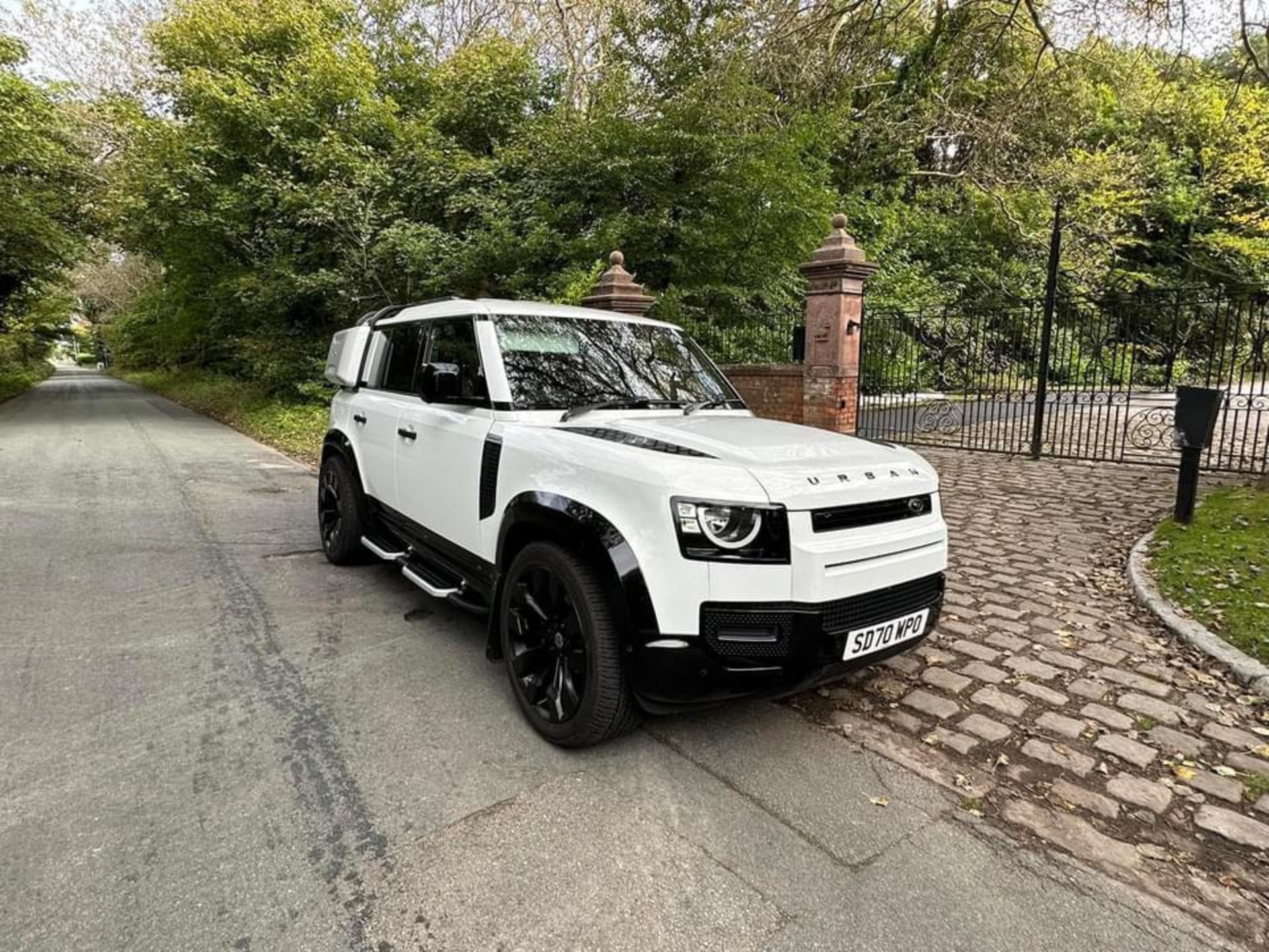 2020/70 REG LAND ROVER DEFENDER 2.0 DIESEL AUTOMATIC, URBAN KITTED - 10K MILES WITH FULL HISTORY