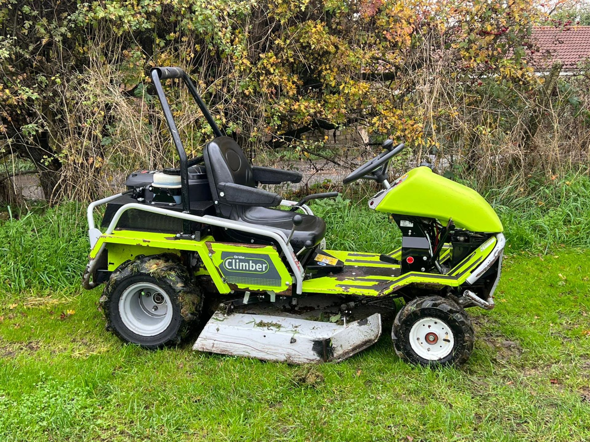 GRILLO CLIMBER 910 RIDE ON LAWN MOWER BANK MOWER *PLUS VAT* - Image 5 of 6