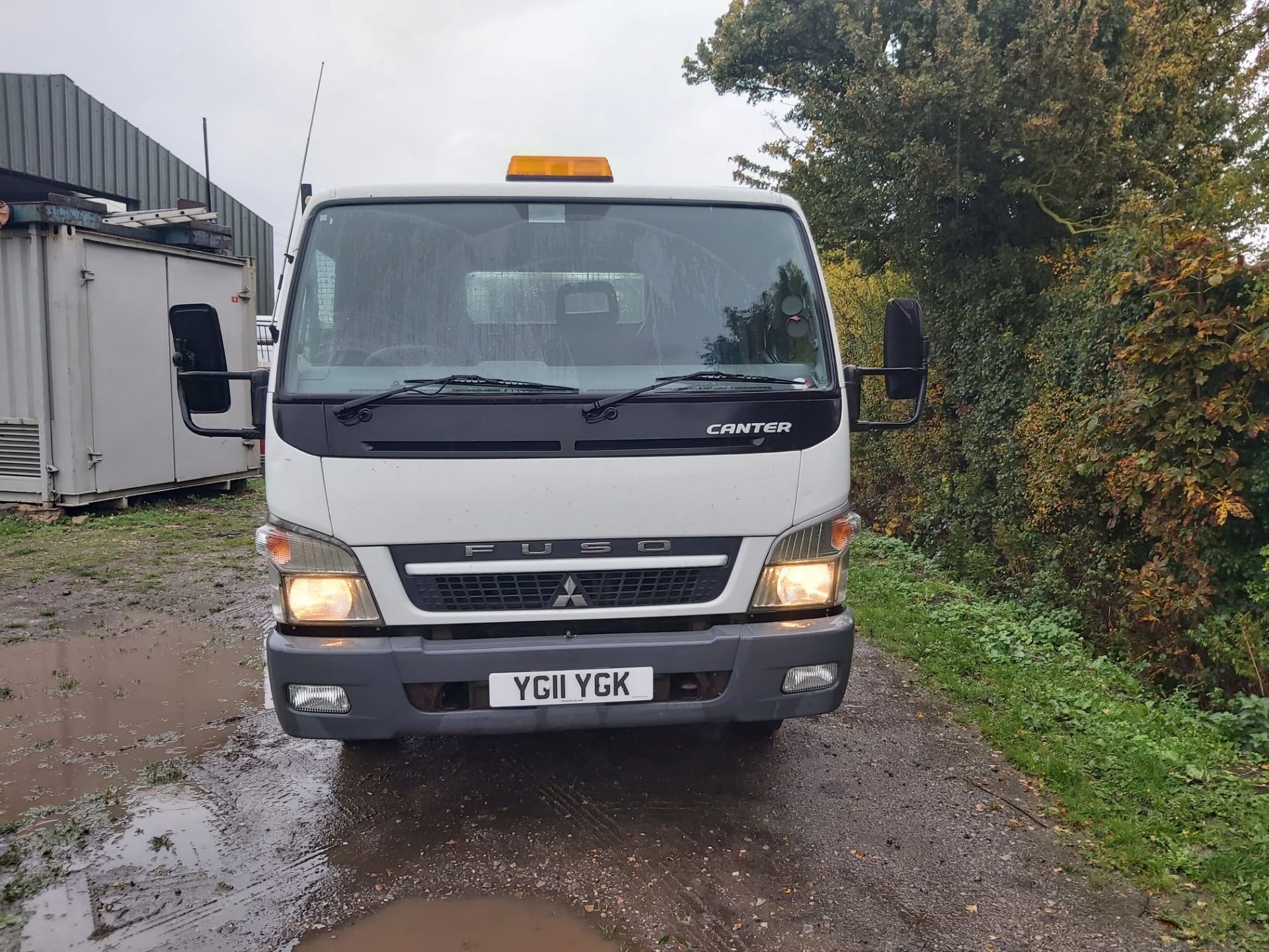 2011 MITSUBISHI FUSO CANTER WHITE HCV WITH HYDRAULIC RAMP *PLUS VAT* - Image 2 of 13