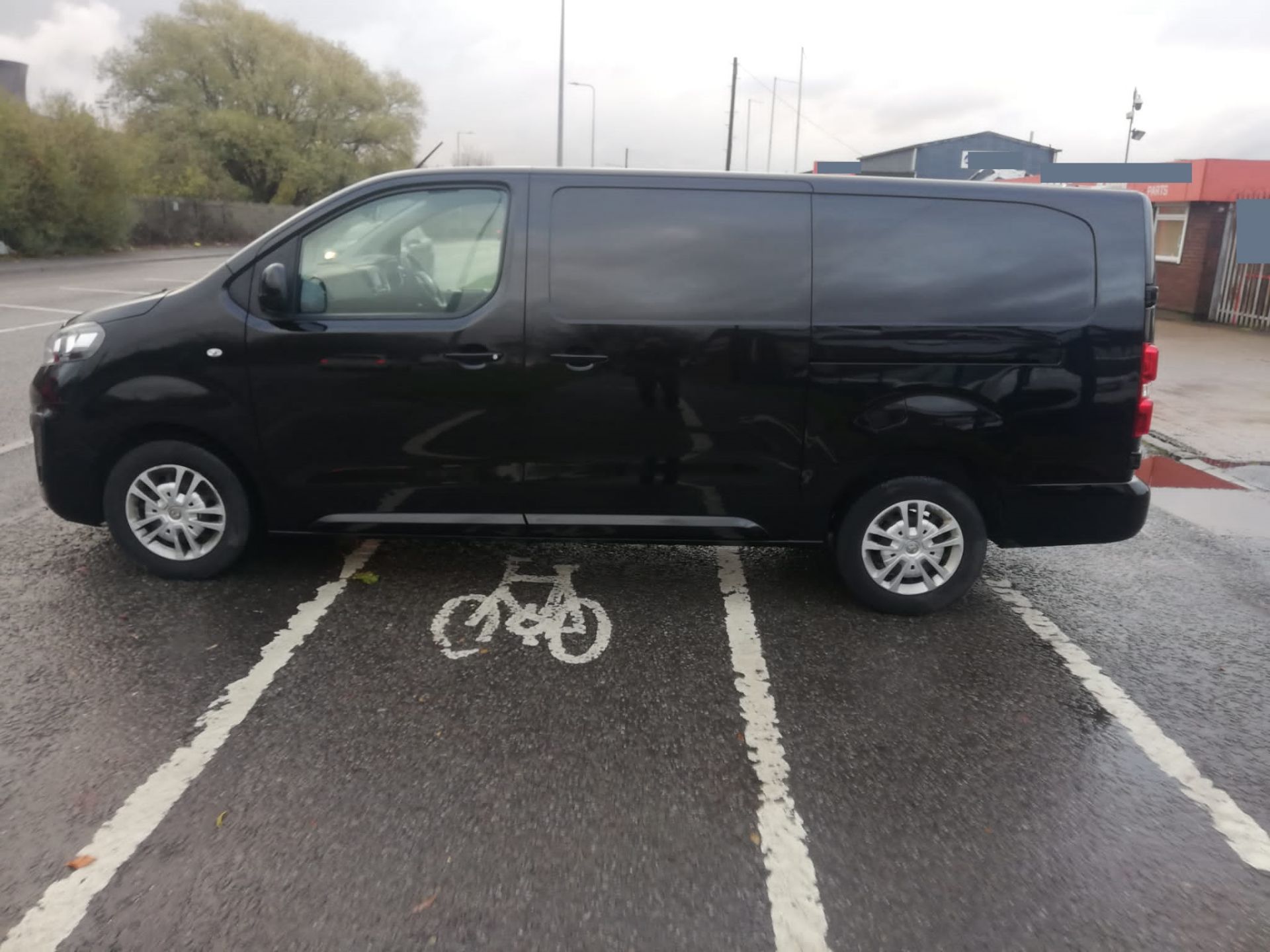 2019/69 VAUXHALL VIVARO 3100 SPORTIVE S/S BLACK SPORTIVE PANEL VAN 44,000 MILES *PLUS VAT* - Image 4 of 10