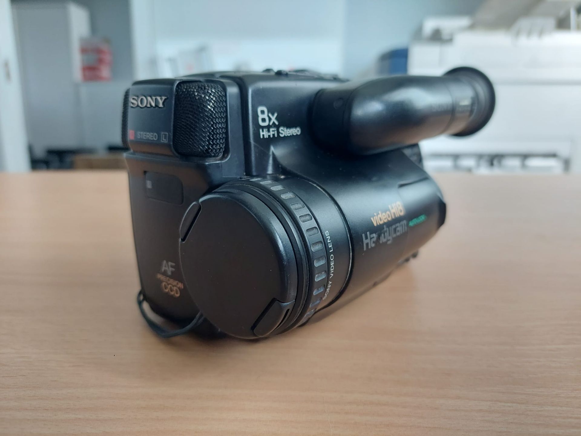 Sony Video Hi8 Handycam Cassette Video Camera w/ Two Extra Lenses *NO VAT* - Image 3 of 10