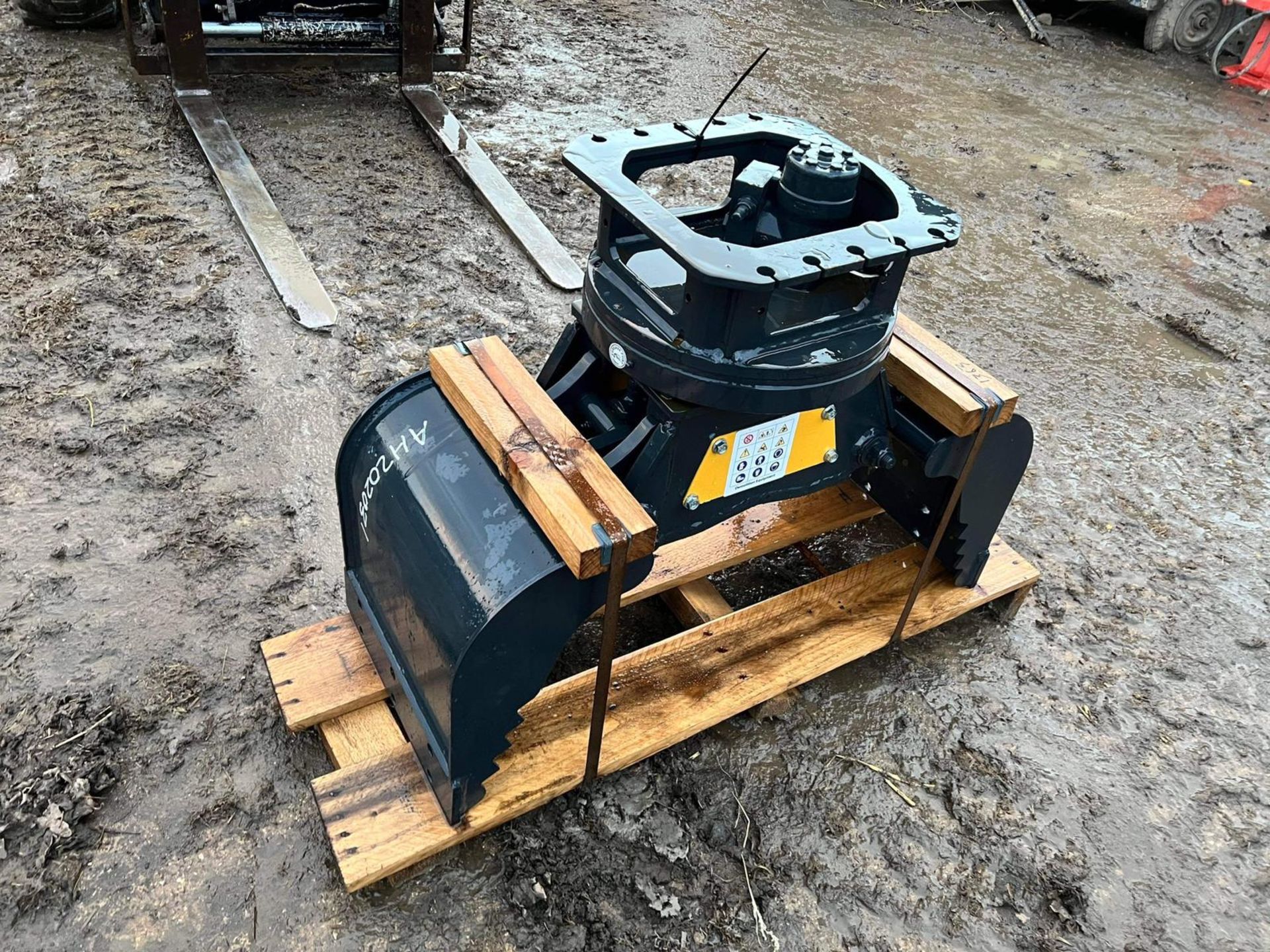 New And Unused Mustang GRP150CH Rotating Hydraulic Selector Grab/Grapple *PLUS VAT* - Image 8 of 8