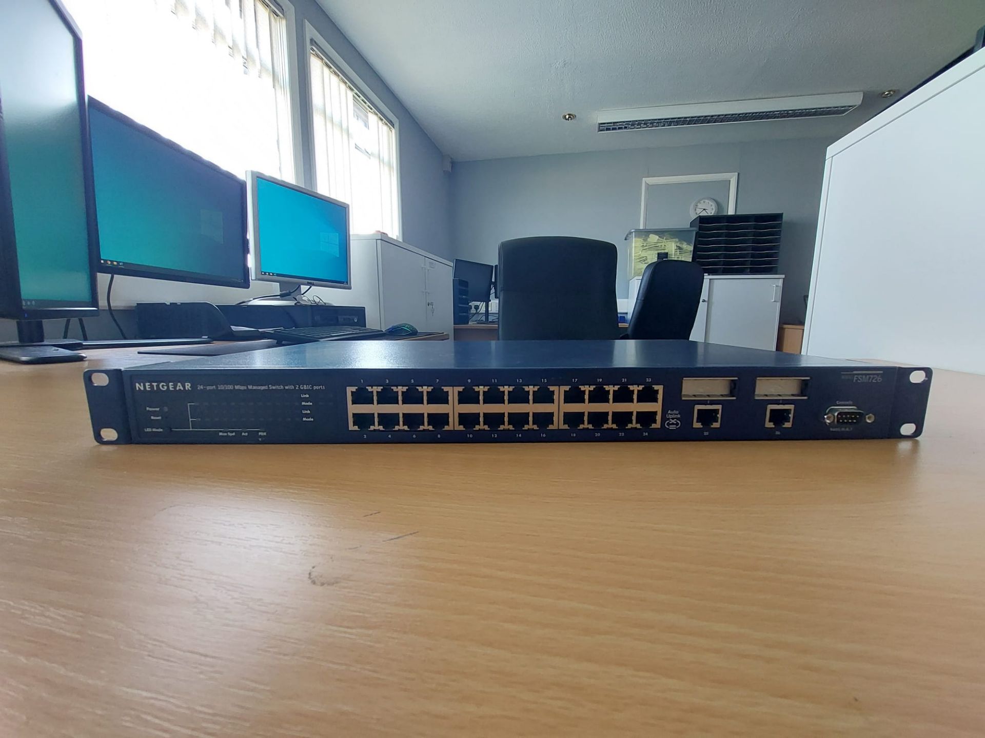 Netgear 10/100 24-Port Network Switch w/ 2 GBIC Ports (Model FSM726) *NO VAT* - Image 2 of 7