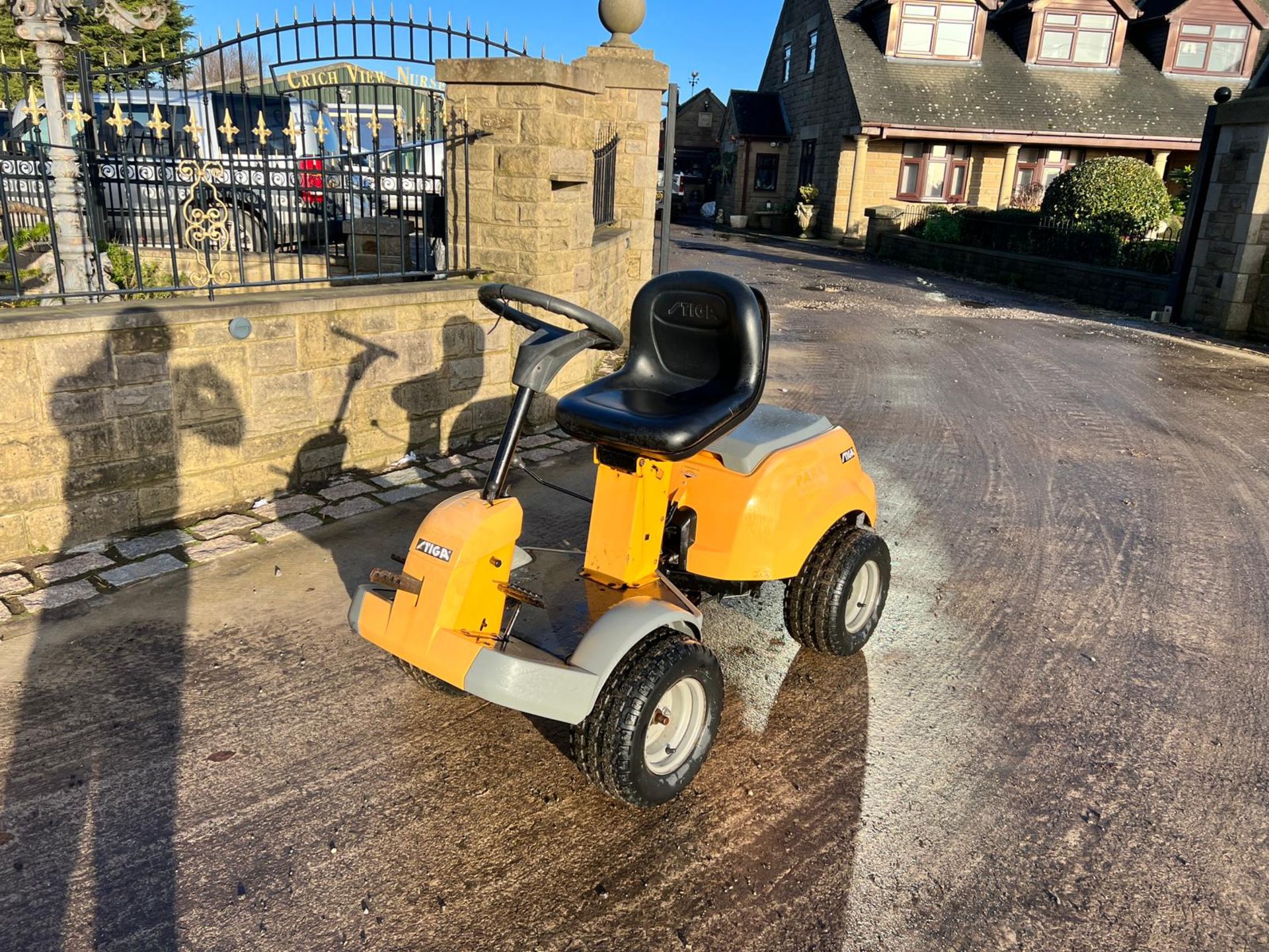 Stiga Compact 16 Outfront Ride On Mower - Runs And Drives *PLUS VAT* - Image 2 of 12