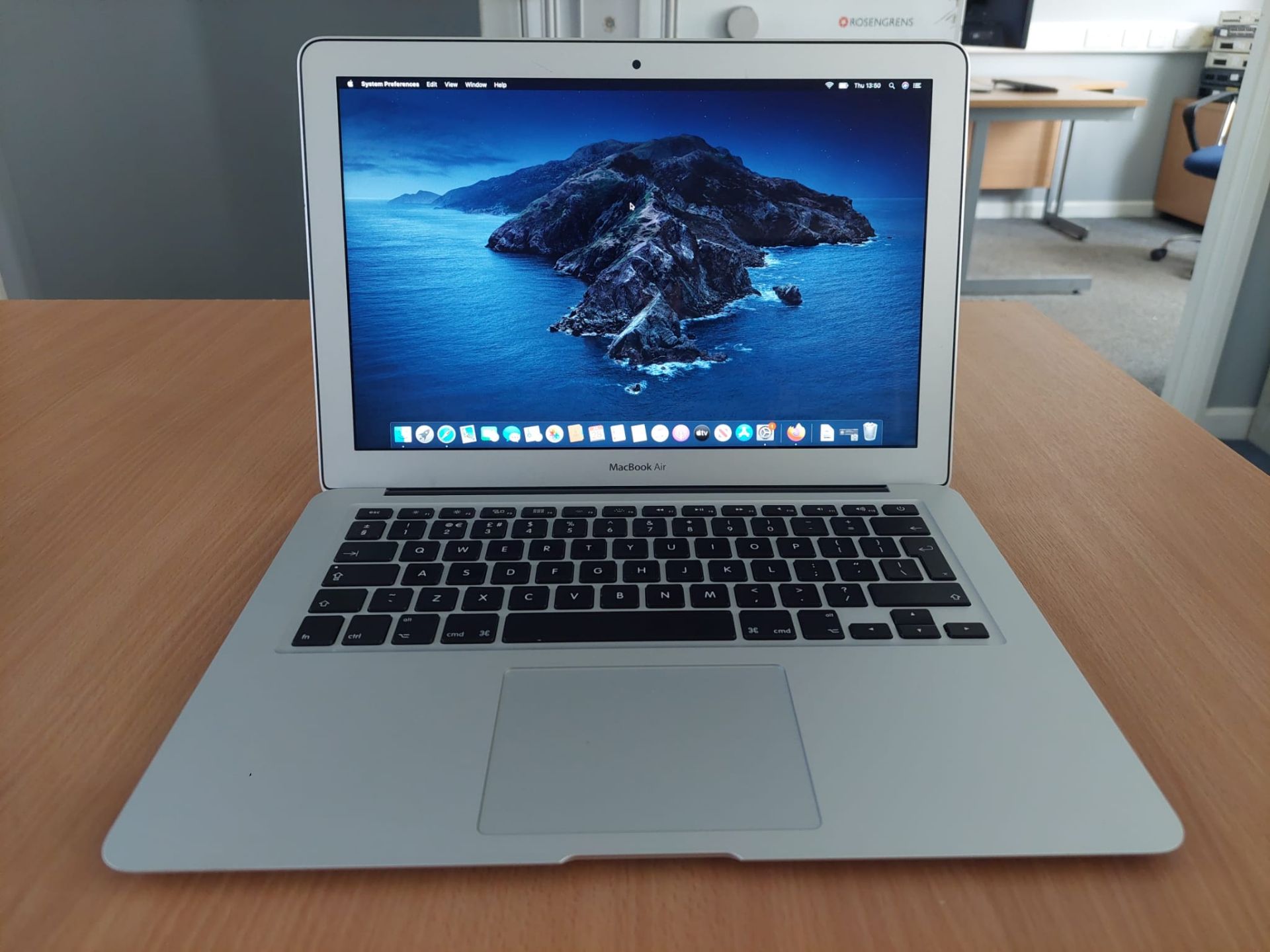 Apple 2015 Macbook Air w/ 13 Inch Display and Dual Core Intel i5 CPU *NO VAT* - Image 2 of 17