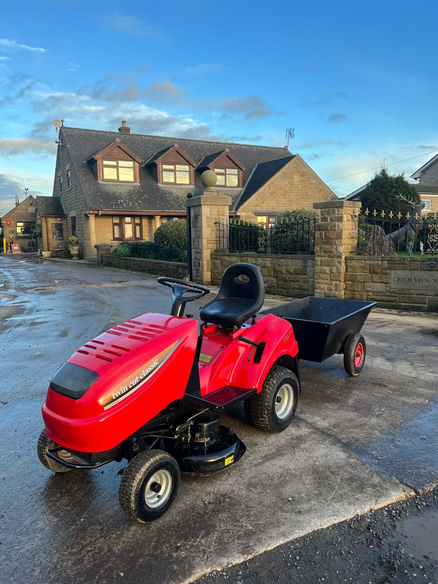 Castel Garden twin cut ride on mower with trailer *PLUS VAT* - Image 2 of 12