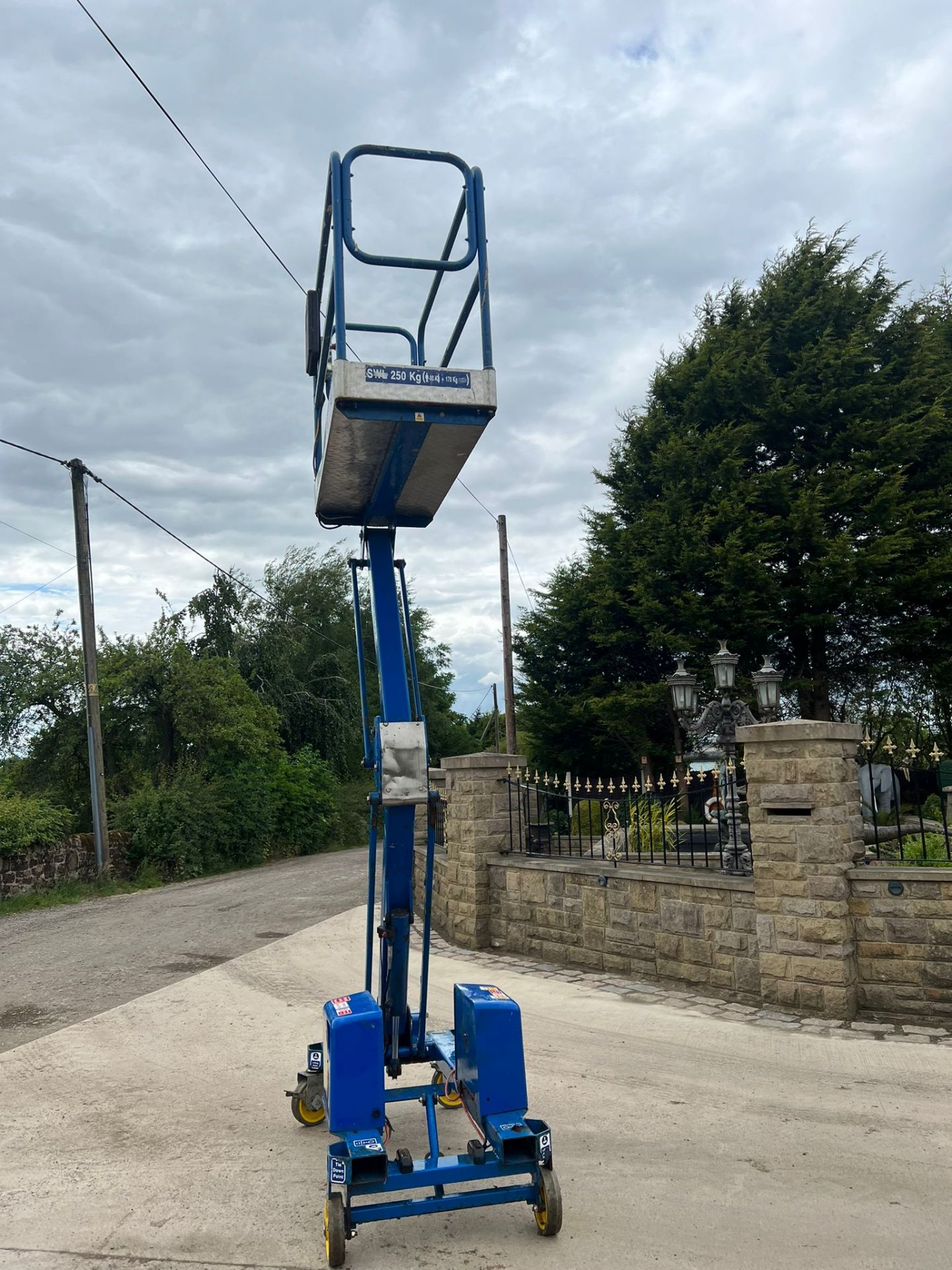 POWER TOWER MAN LIFT *PLUS VAT*