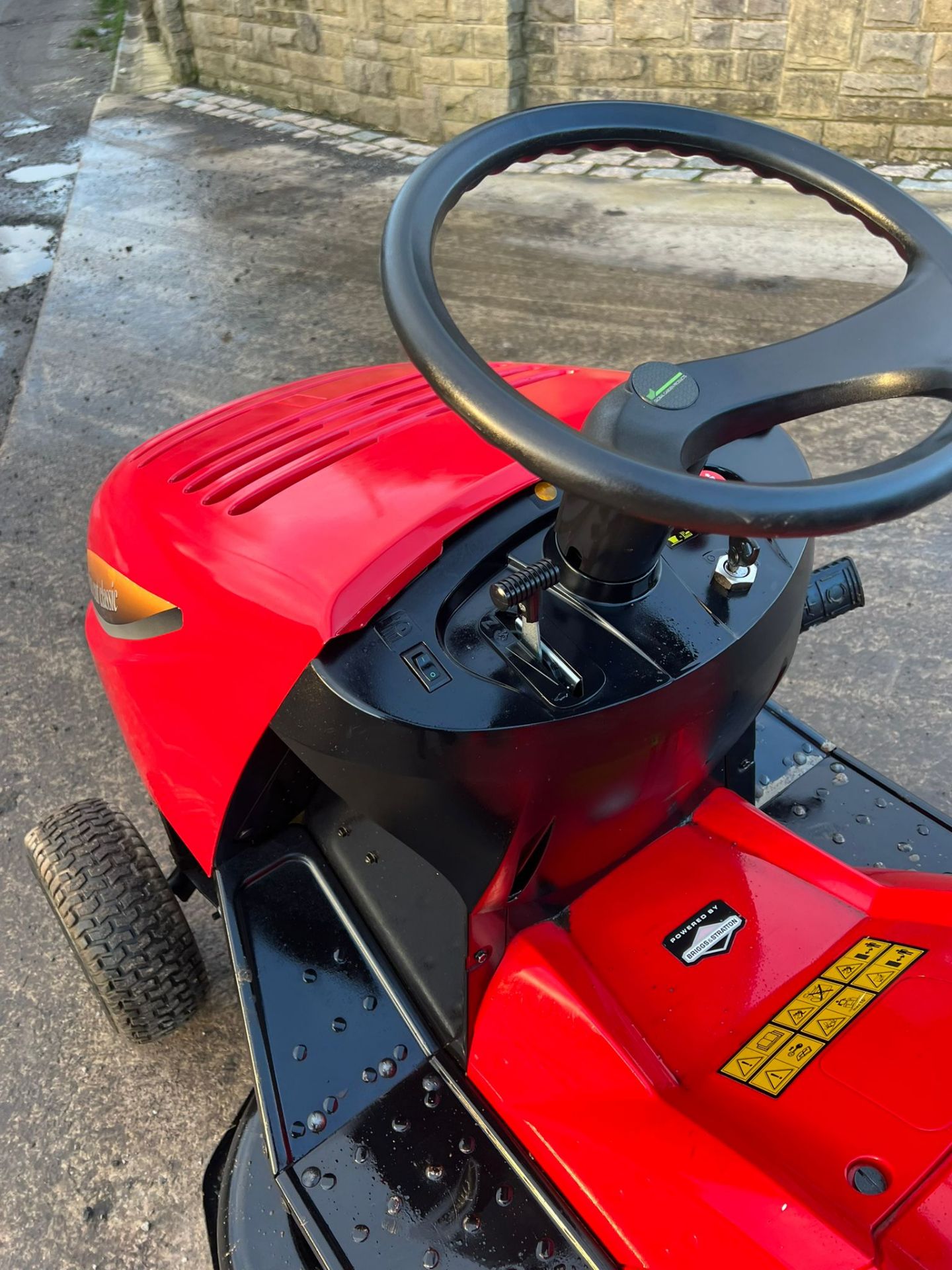 Castel Garden twin cut ride on mower with trailer *PLUS VAT* - Image 4 of 12