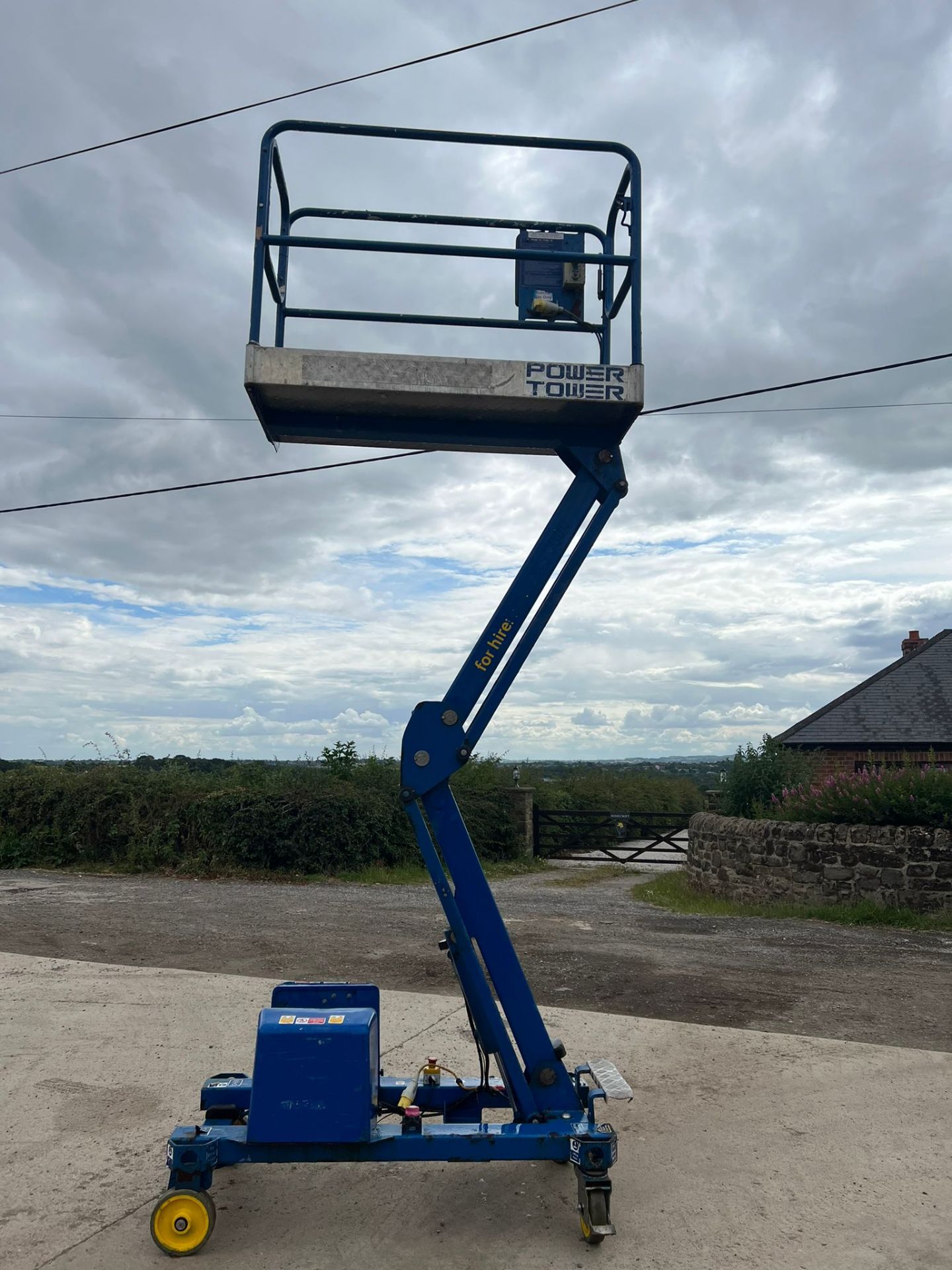 POWER TOWER MAN LIFT *PLUS VAT* - Image 4 of 7