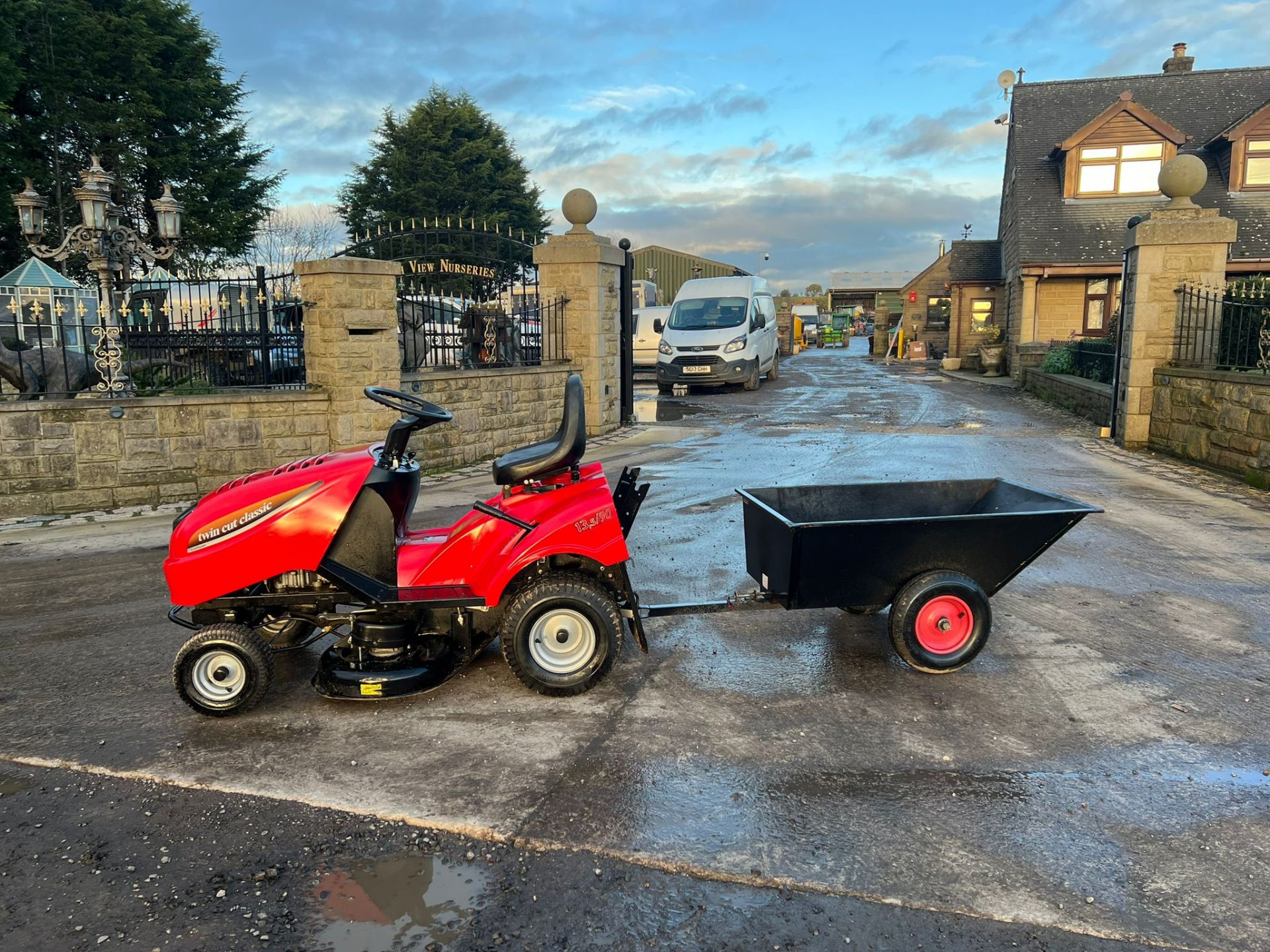 Castel Garden twin cut ride on mower with trailer *PLUS VAT* - Image 10 of 12