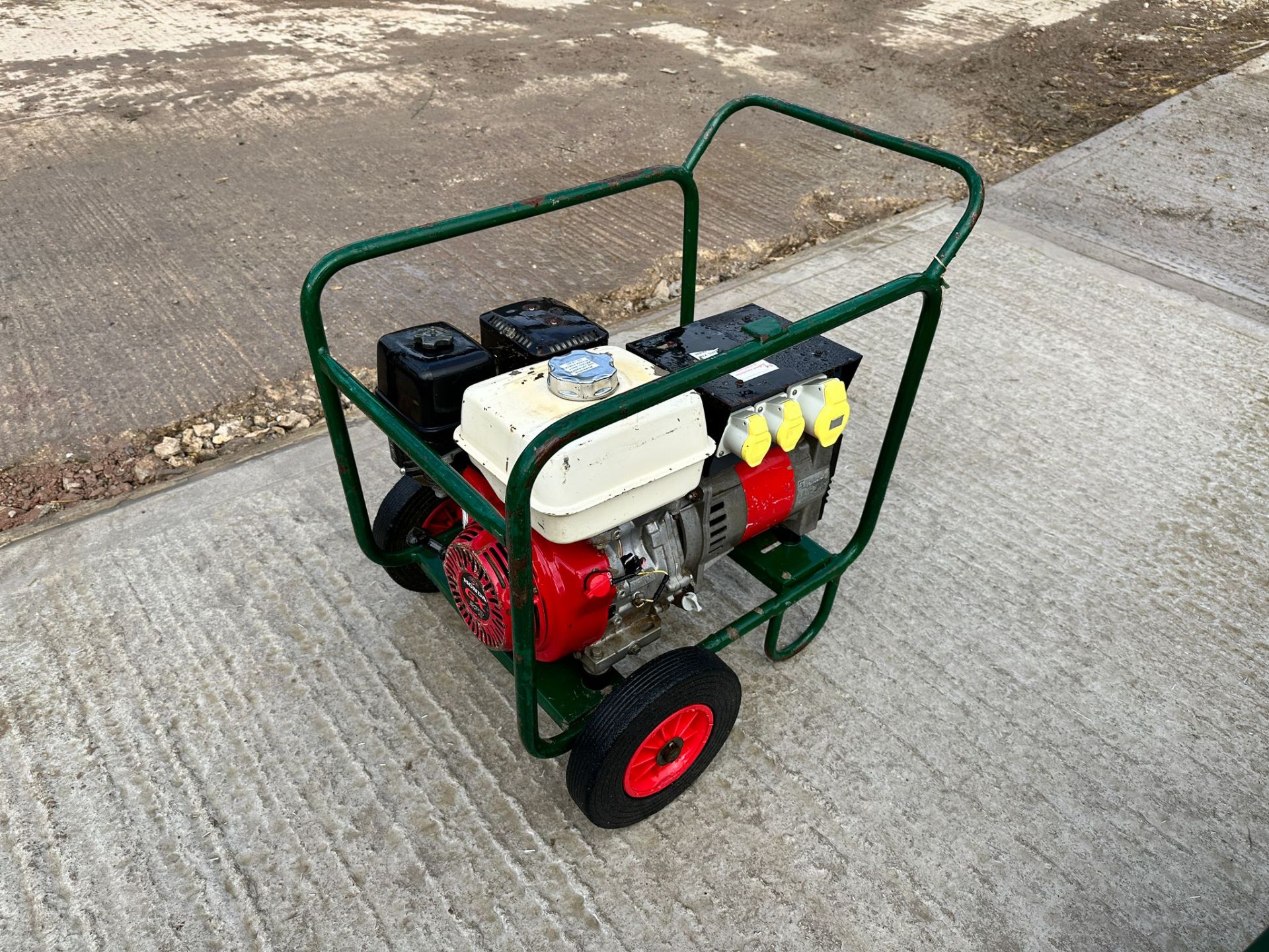 Honda 4KvA Petrol Generator - Runs And Works *PLUS VAT* - Image 9 of 9