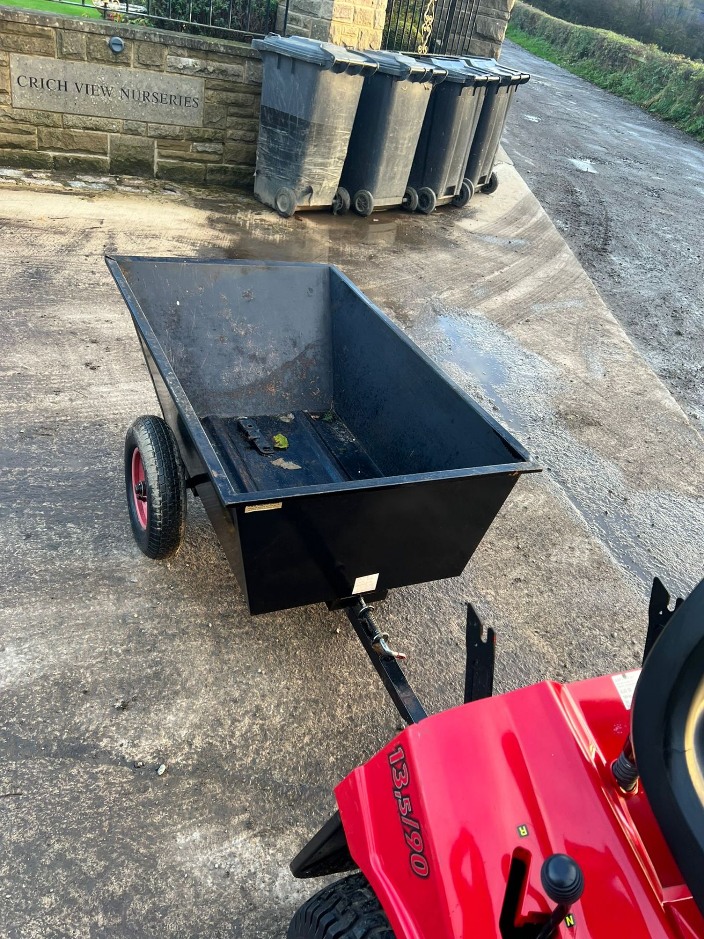 Castel Garden twin cut ride on mower with trailer *PLUS VAT* - Image 8 of 12