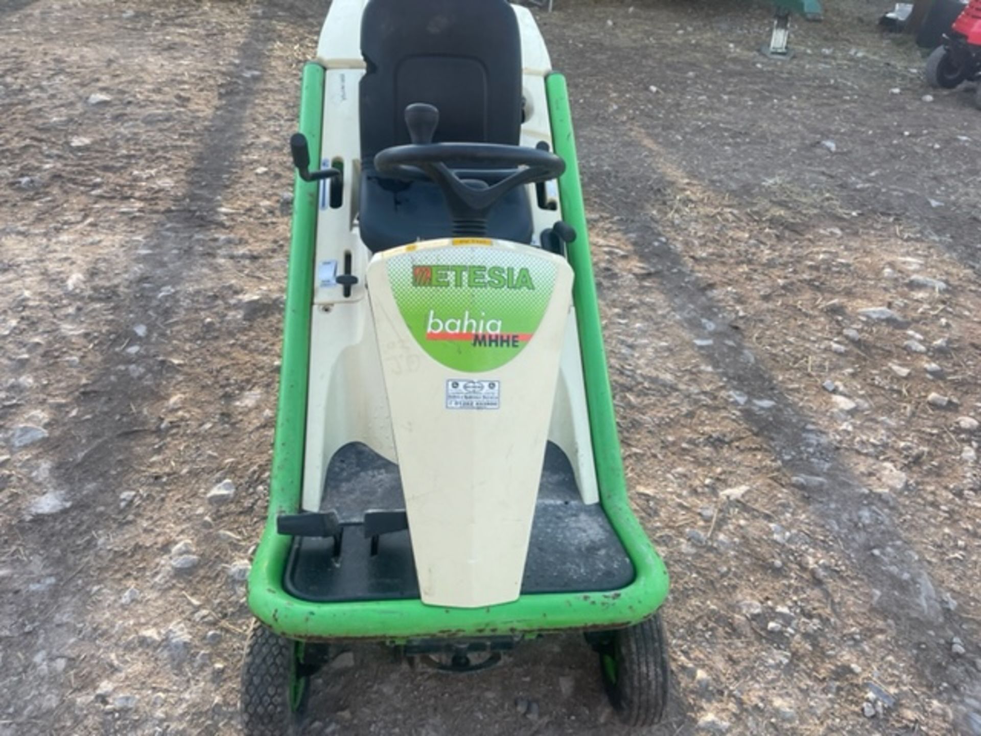 Etesia MHHE ride on lawn mower and collector, runs drives and mows *NO VAT* - Image 2 of 5