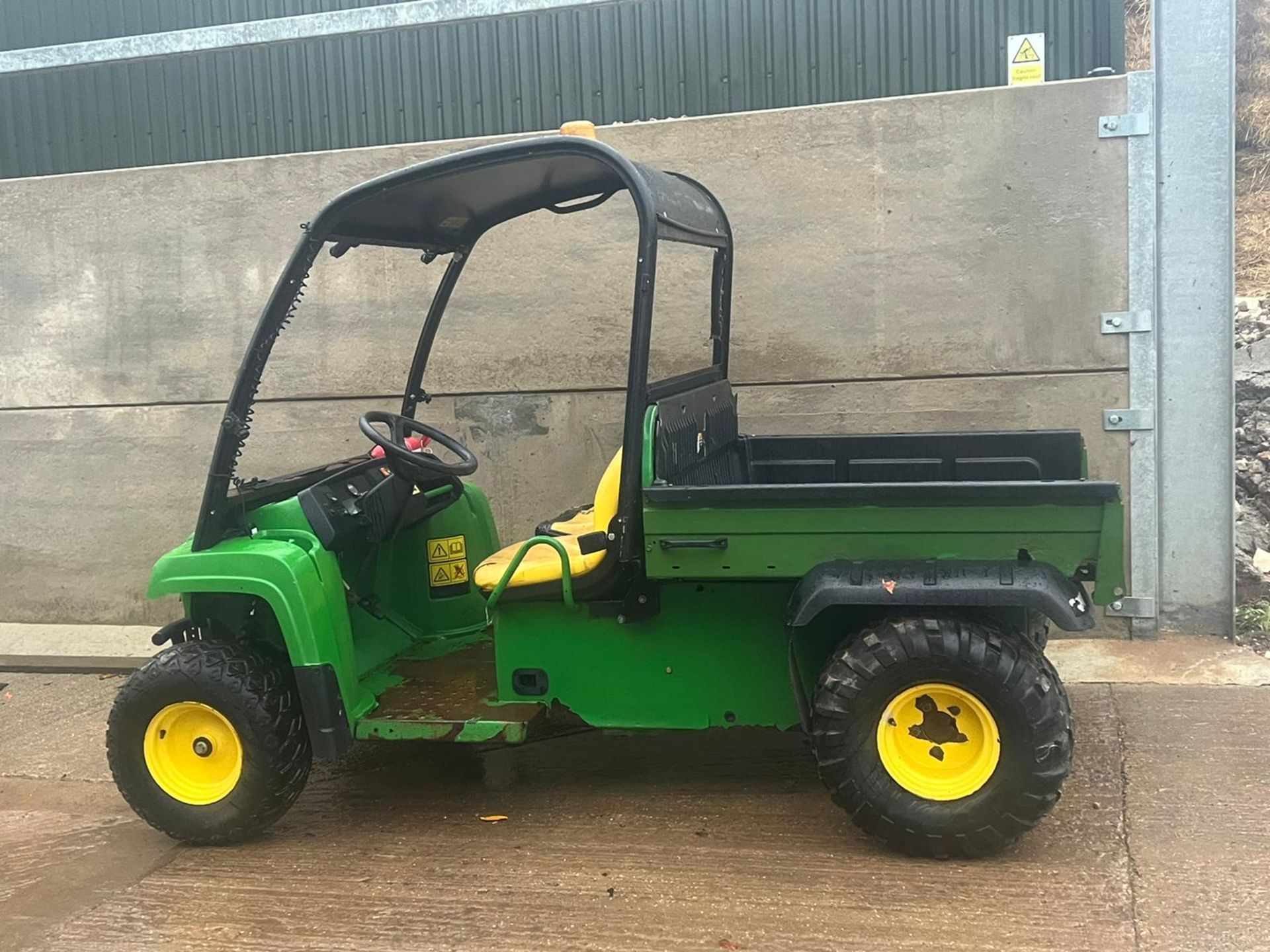 JOHN DEERE ELECTRIC GATOR *PLUS VAT* - Image 4 of 8