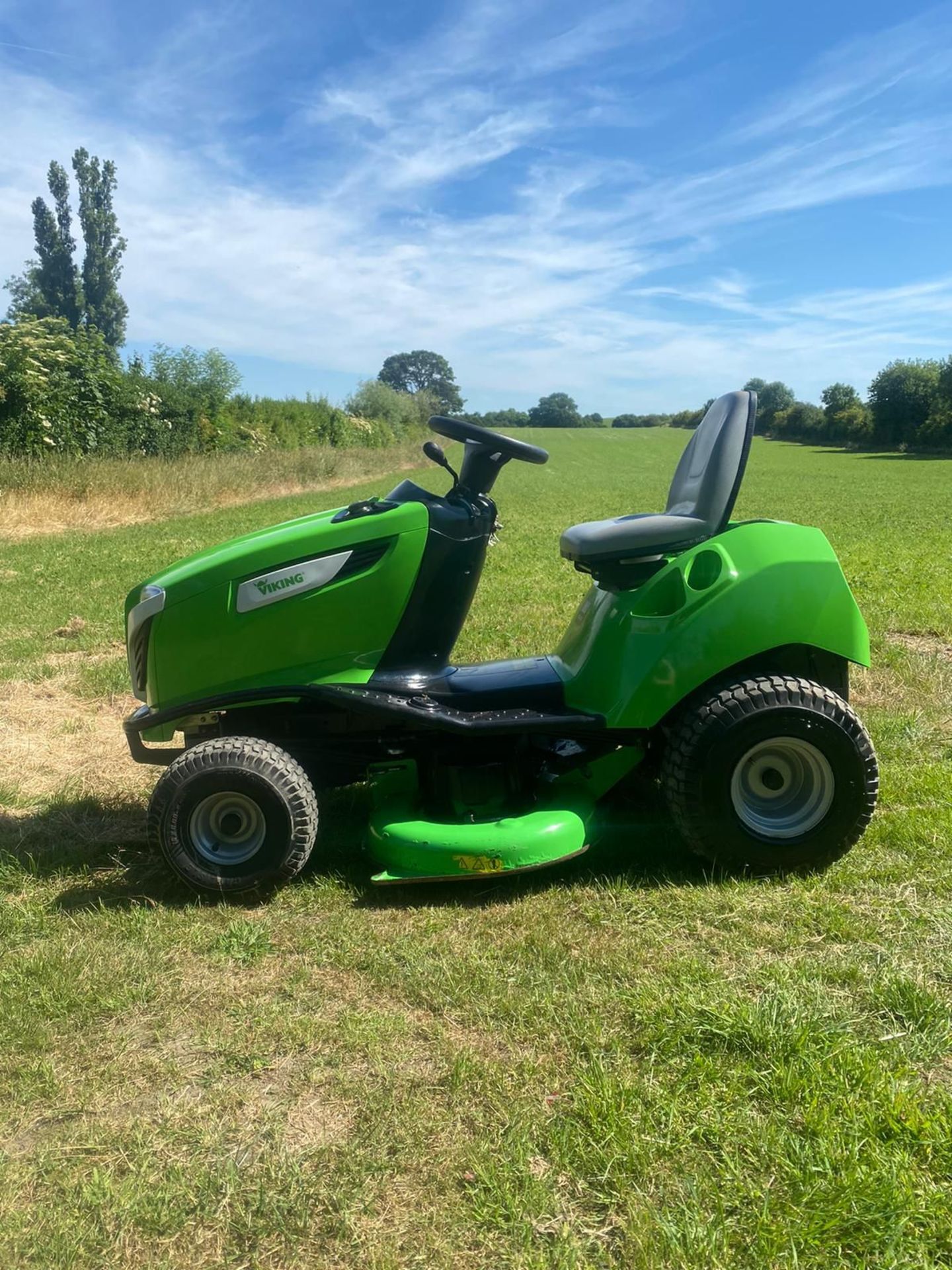 2017 VIKING T4 RIDE ON LAWN MOWER *PLUS VAT* - Image 4 of 7