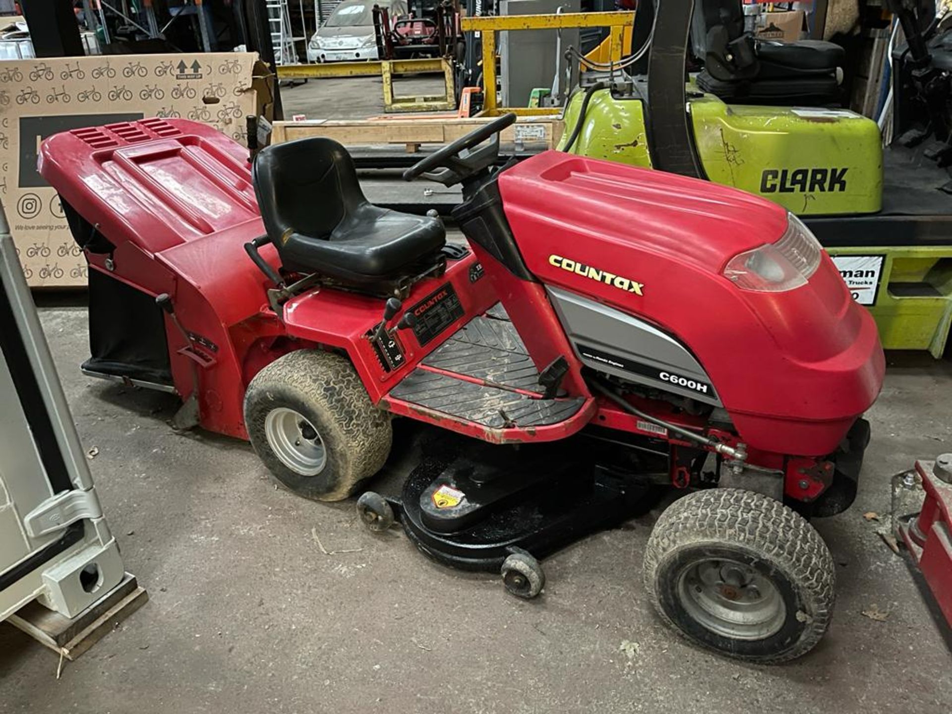 COUNTAX C600H RIDE ON LAWN MOWER, 4 WHEEL DRIVE, CUTS AND COLLECTS *NO VAT*