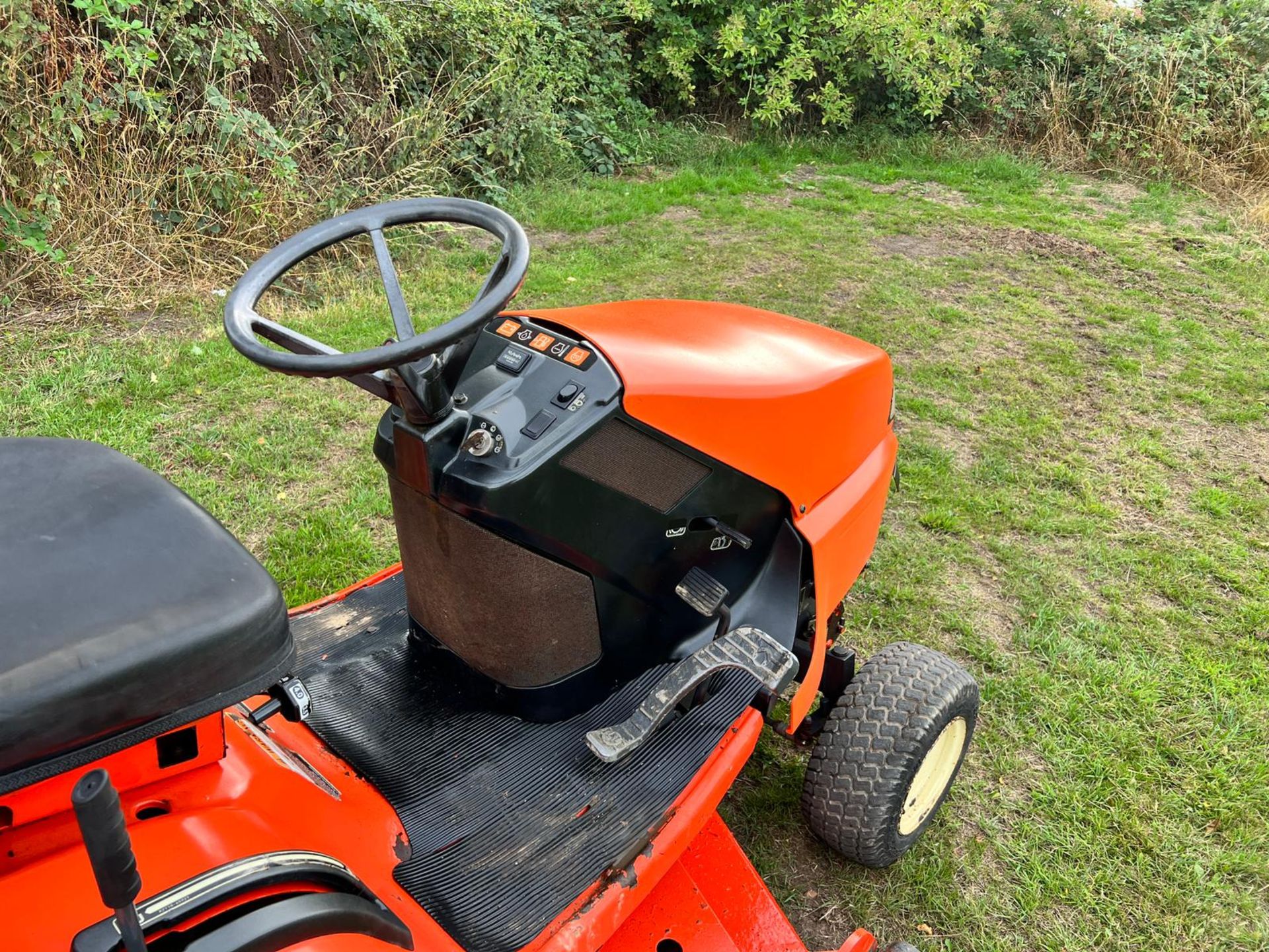 Kubota G2160 Diesel Ride On Mower *PLUS VAT* - Image 13 of 15