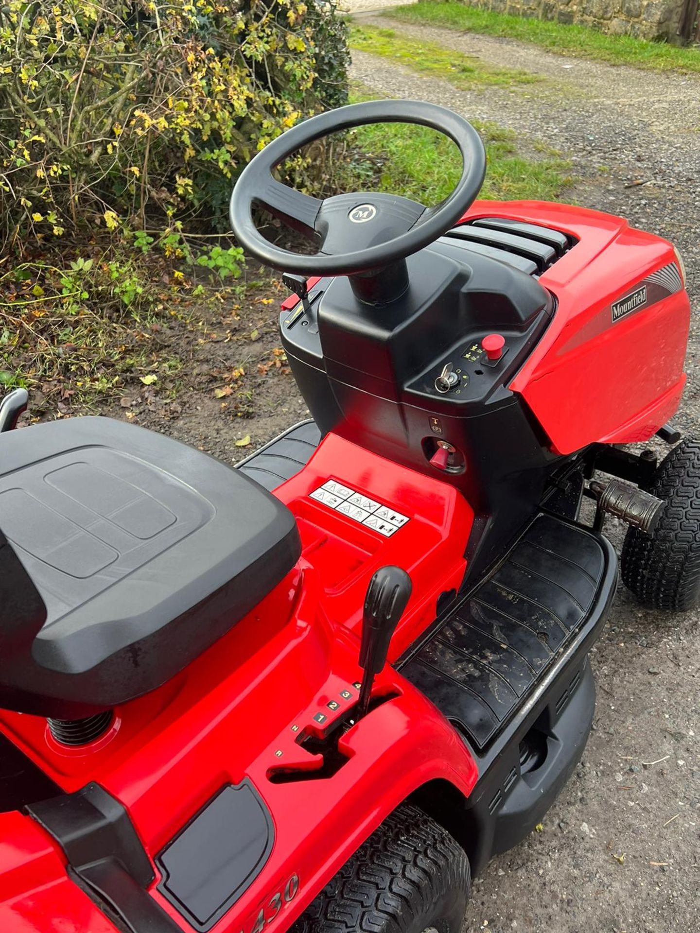 Mountfield 1430 Ride on Lawn Mower *PLUS VAT* - Image 4 of 9