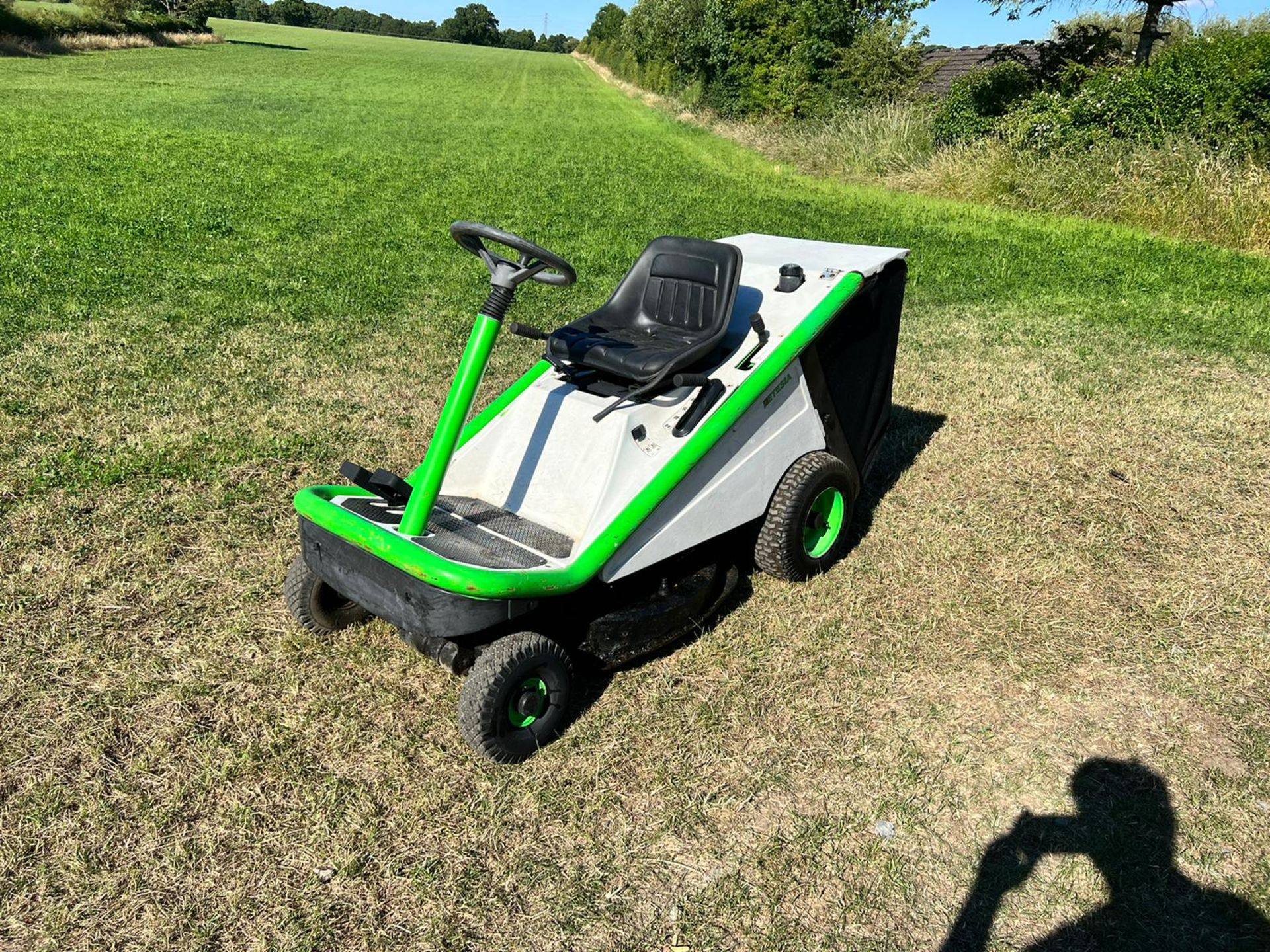 Etesia MKHE Hydro Ride On Mower *PLUS VAT* - Image 2 of 9