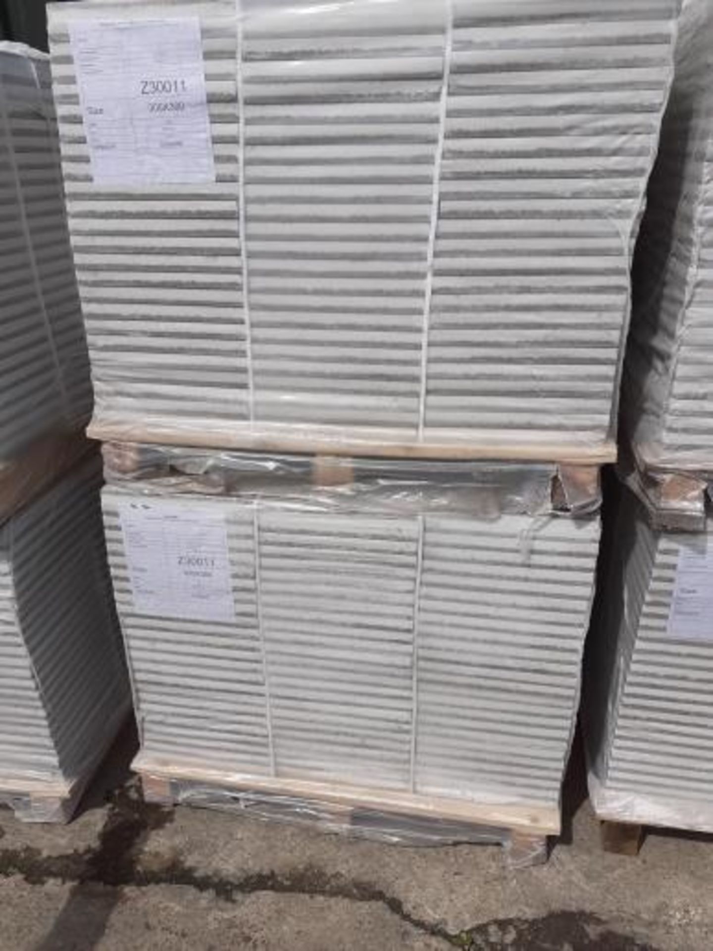 1 PALLET OF BRAND NEW TERRAZZO COMMERCIAL FLOOR TILES (Z30011), COVERS 24 SQUARE YARDS *PLUS VAT* - Image 2 of 15