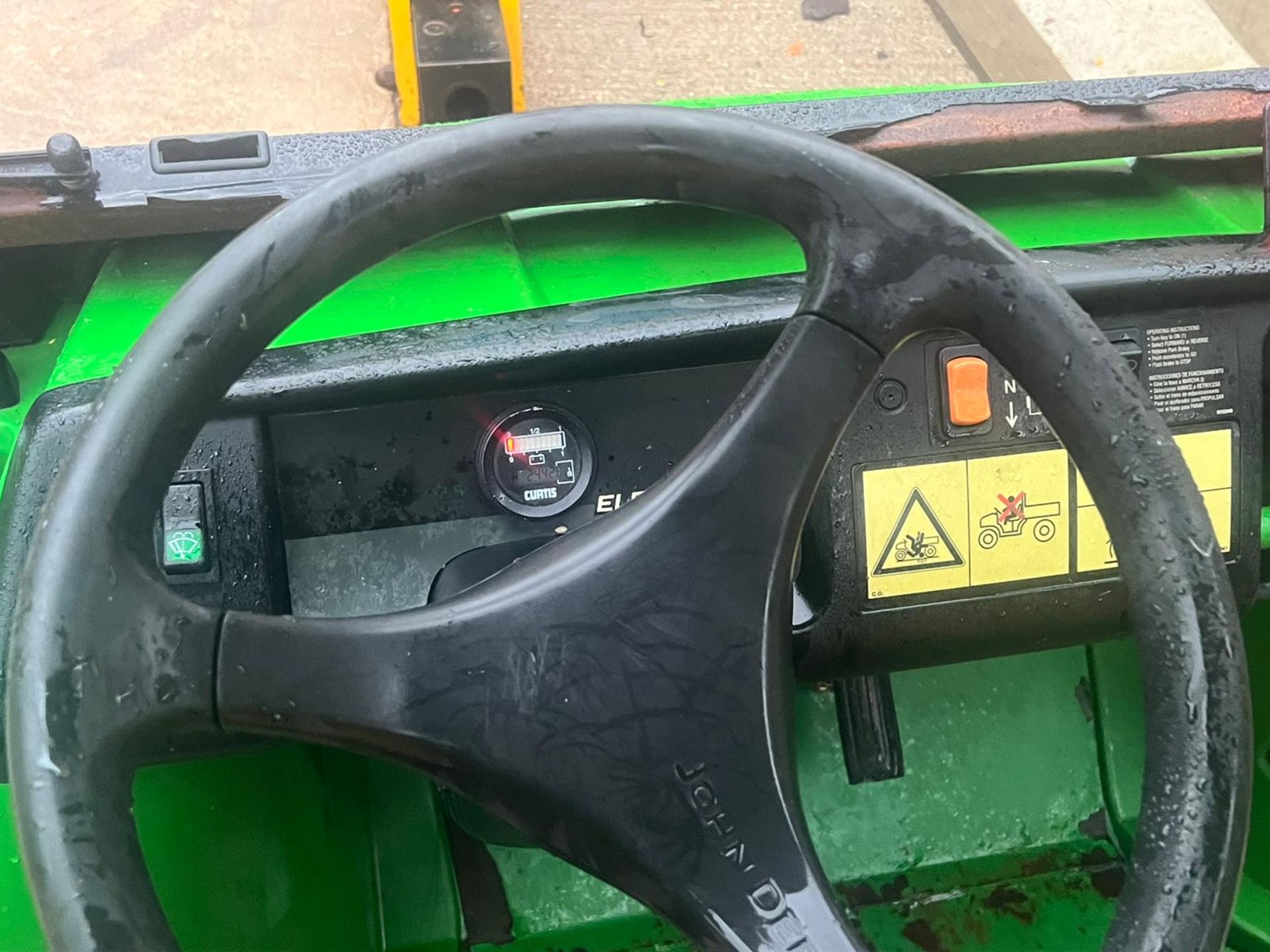 JOHN DEERE ELECTRIC GATOR *PLUS VAT* - Image 7 of 8