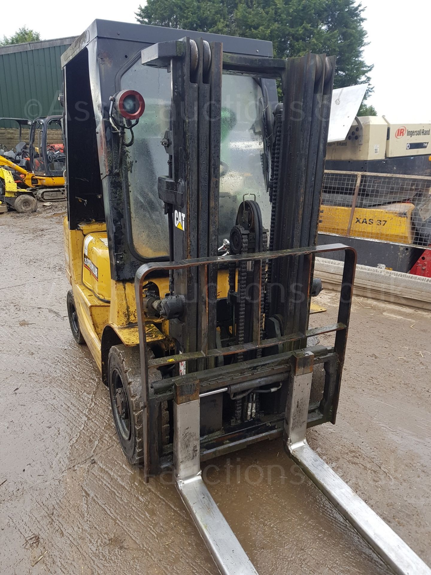 2001 CATERPILLAR 25 FORKLIFT CONTAINER SPEC WITH SIDE SHIFT, STARTS, RUNS AND LIFTS *PLUS VAT* - Image 3 of 7