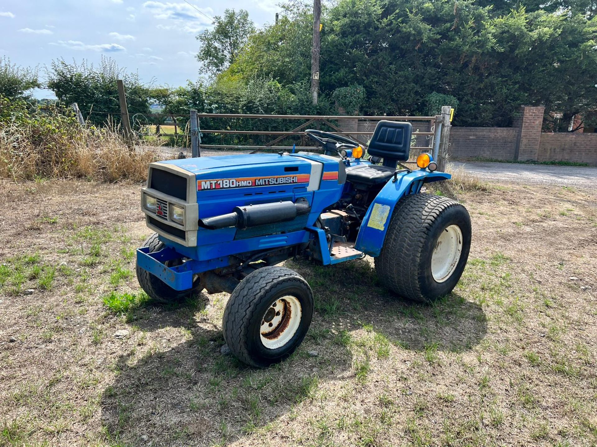 MITSUBISHI MT180HMD 18HP 4WD COMPACT TRACTOR *PLUS VAT* - Image 2 of 17