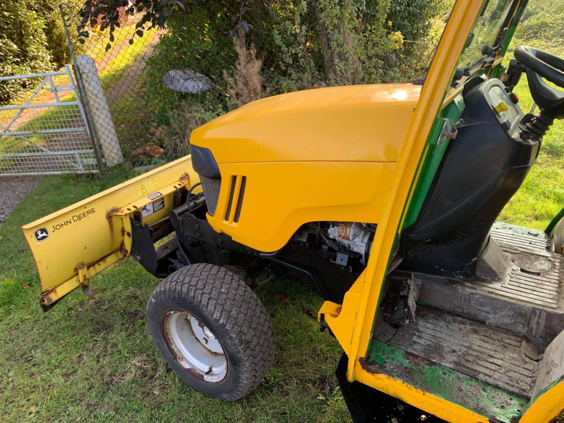 2010/60 John Deere 2320 HST 24HP 4WD Compact Tractor With Hydraulic Front Blade *PLUS VAT* - Image 10 of 12