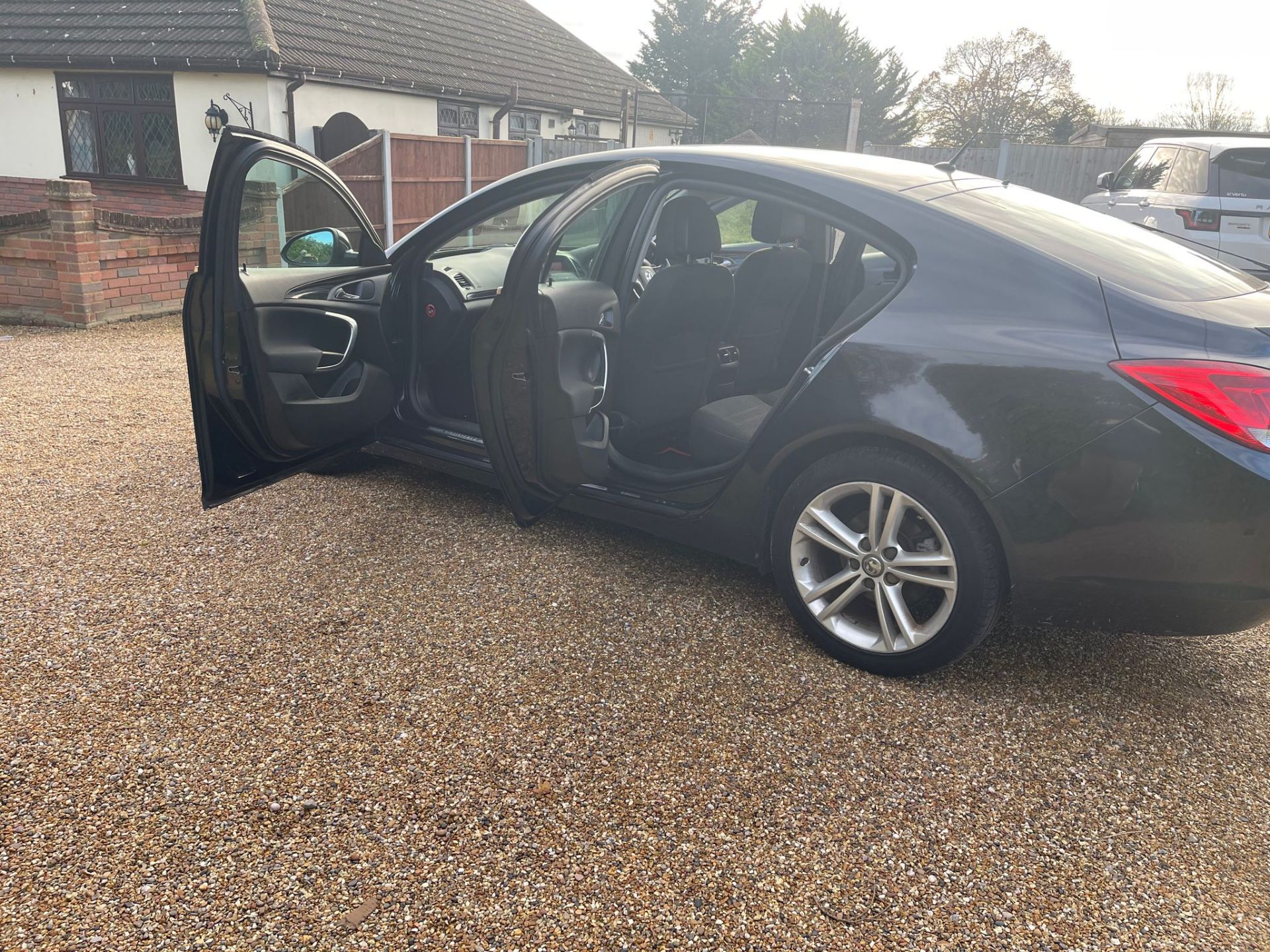 2012/61 VAUXHALL INSIGNIA SRI BLACK HATCHBACK *NO VAT* - Image 5 of 40