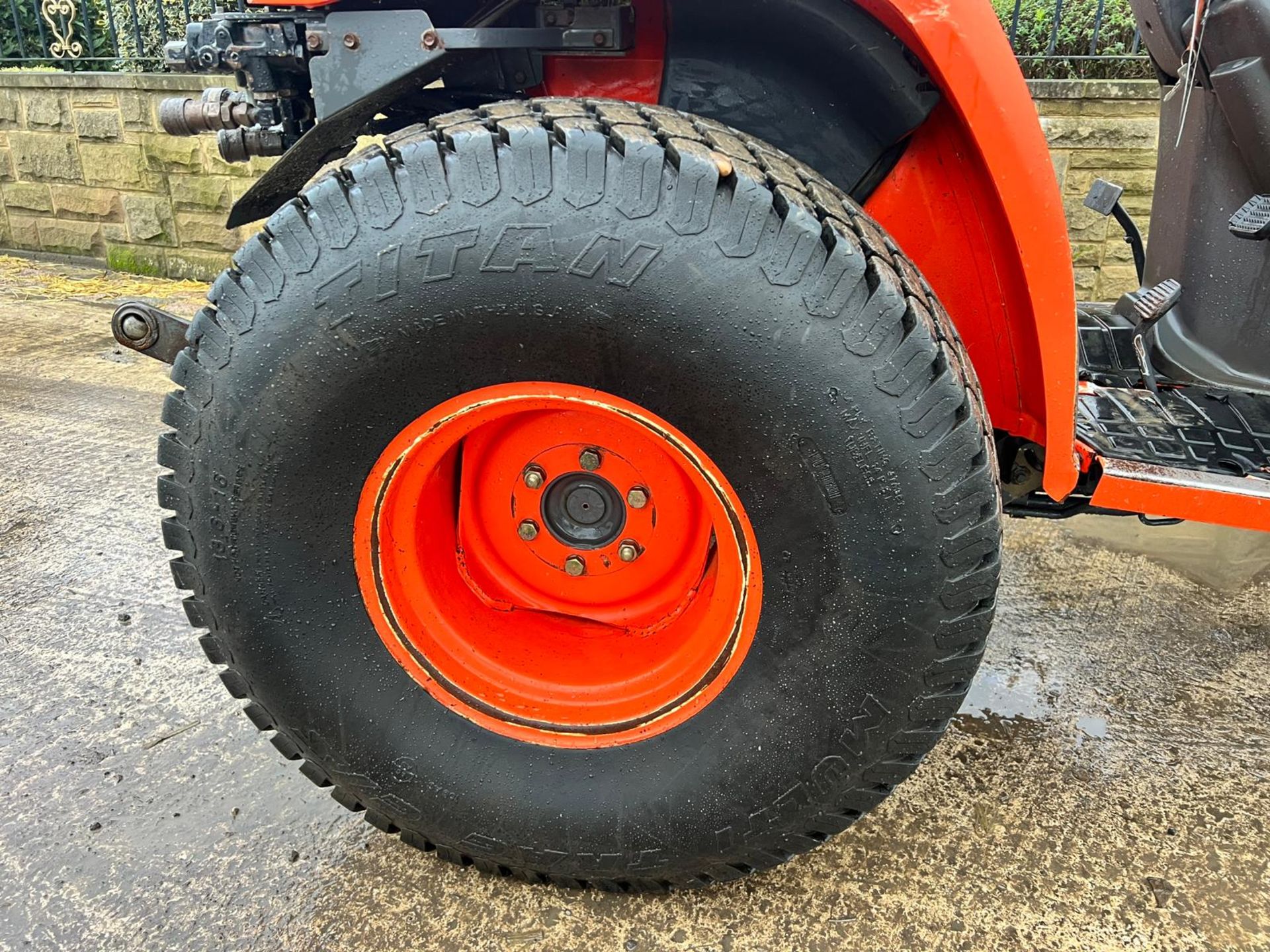 Kubota STV40 40HP 4WD Compact Tractor *PLUS VAT* - Image 6 of 15