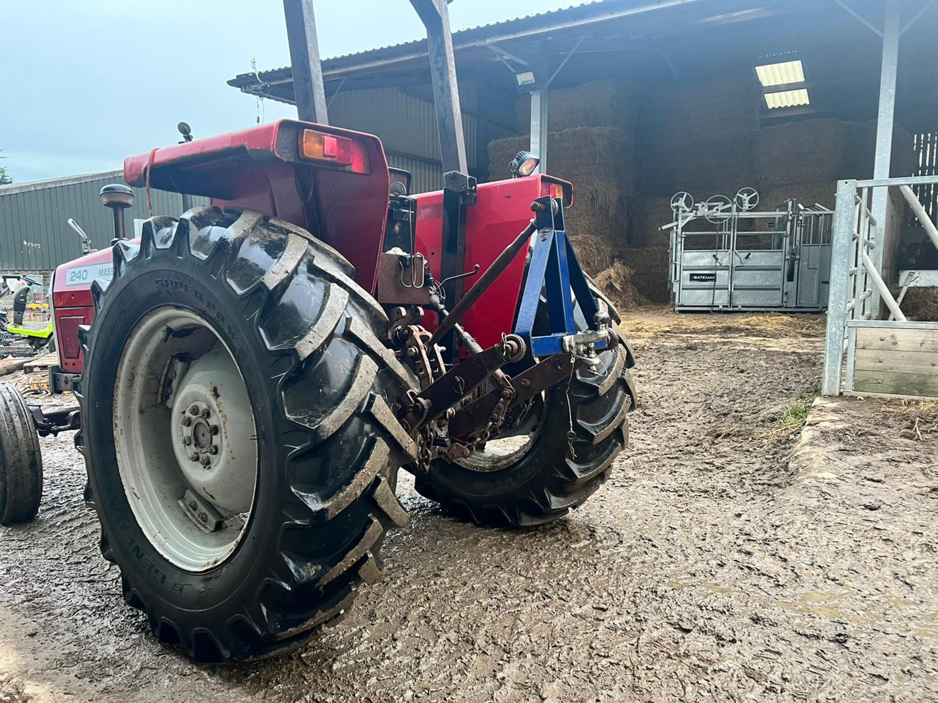 MASSEY FERGUSON 350 52hp 2WD TRACTOR, RUNS DRIVES AND WORKS, SHOWING A LOW 1200 HOURS - Image 4 of 16