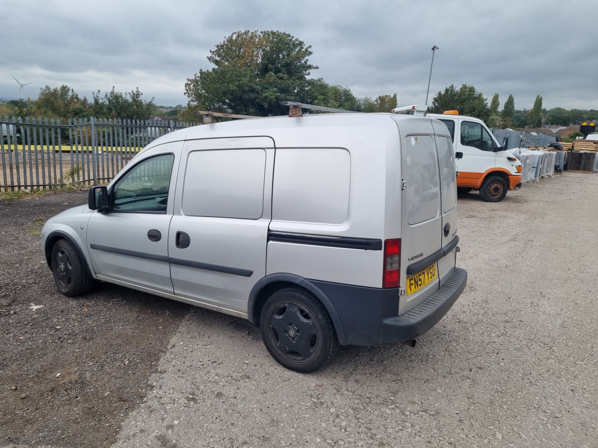 2007/57 VAUXHALL COMBO CREW 2000 CDTI SILVER CREW VAN - NEW WINDSCREEN AND BATTERY *NO VAT*