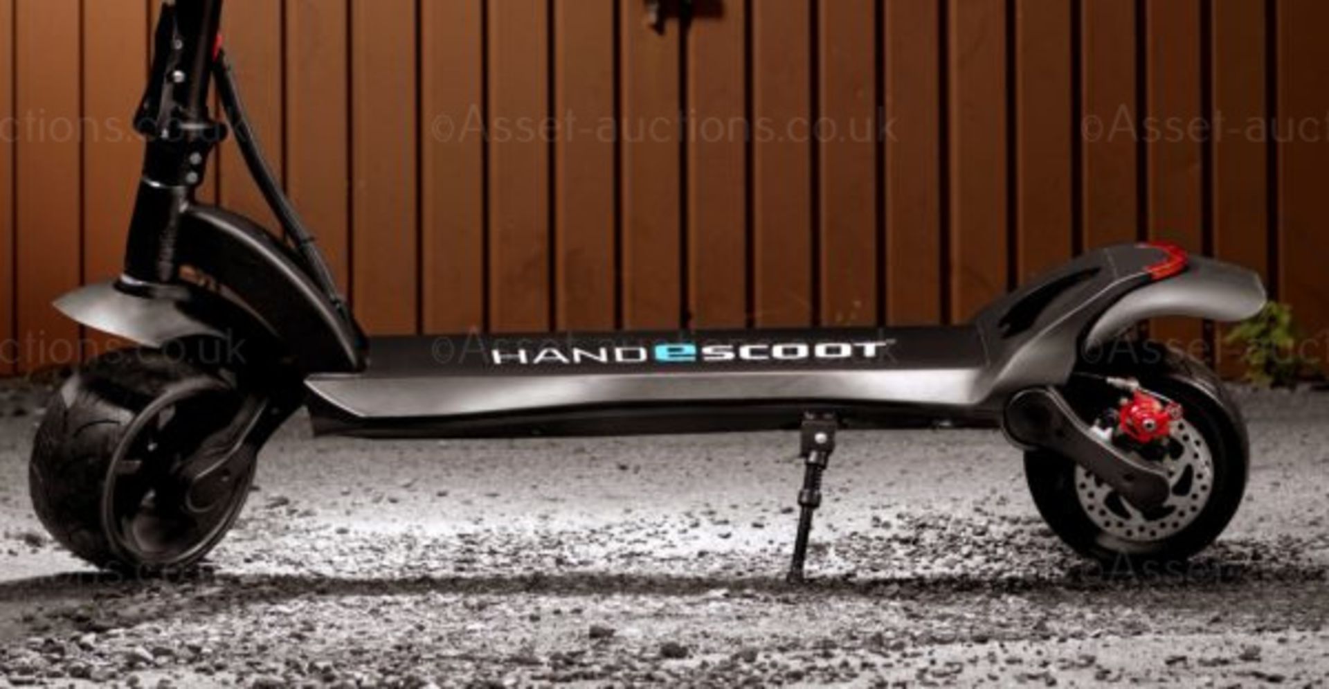 BRAND NEW HANDESCOOT ELECTRIC SCOOTER, WIDE WHEELS, £60 OF HANDESCOOT EXTRAS INCLUDED *PLUS VAT* - Image 5 of 6