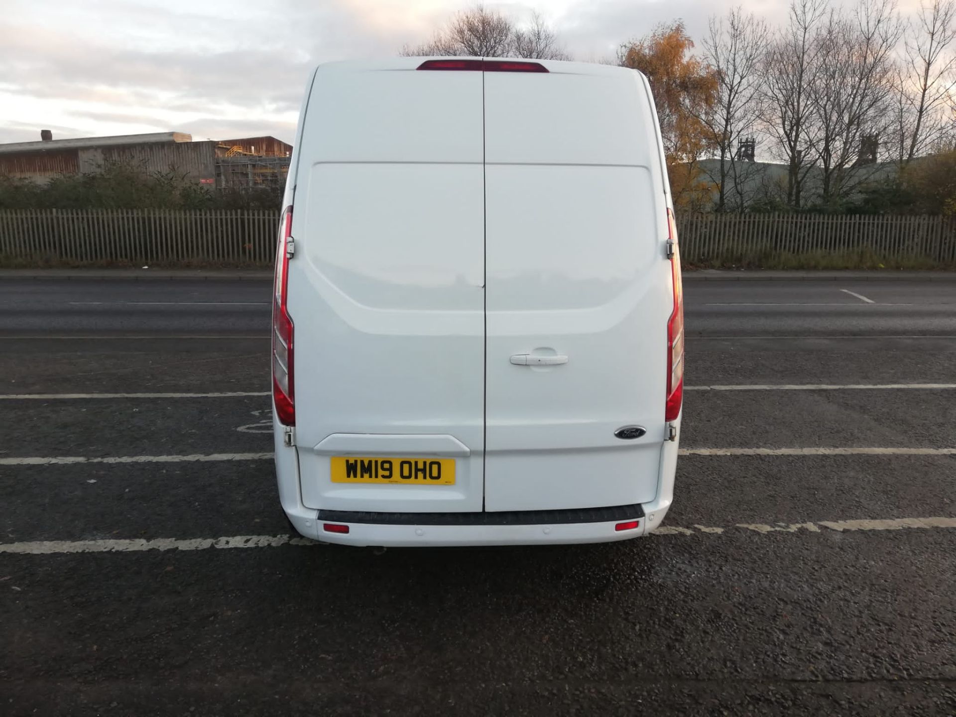 2019 FORD TRANSIT CUSTOM 300 LIMITED WHITE PANEL VAN - 87,000 MILES *PLUS VAT* - Image 8 of 10