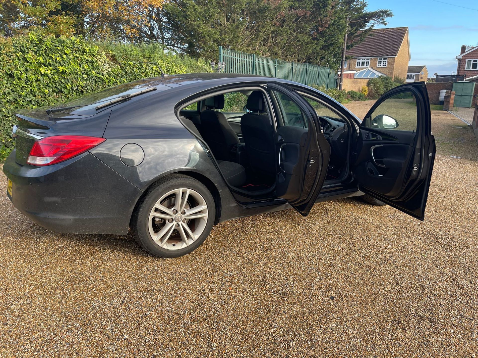 2012/61 VAUXHALL INSIGNIA SRI BLACK HATCHBACK *NO VAT* - Image 10 of 40