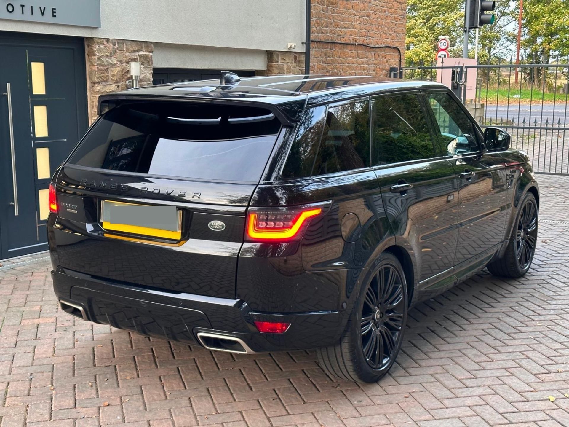 2018 Land Rover Range Rover Sport 3.0 SDV6 HSE Dynamic 5dr Auto ESTATE Diesel *NO VAT* - Image 6 of 10