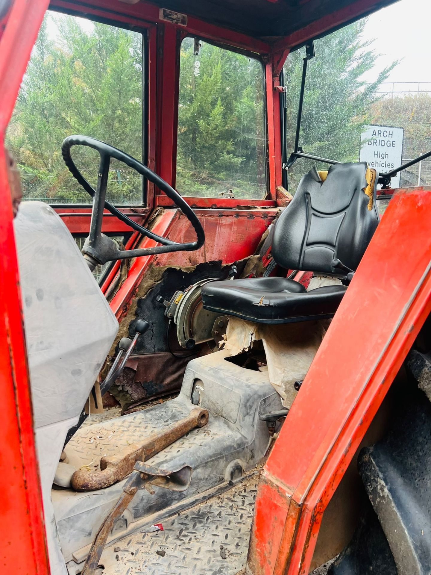 MASSY FERGUSON 290 LOADER TRACTOR - SELECTABLE 2 AND 4 WHEEL DRIVE *PLUS VAT* - Image 8 of 8