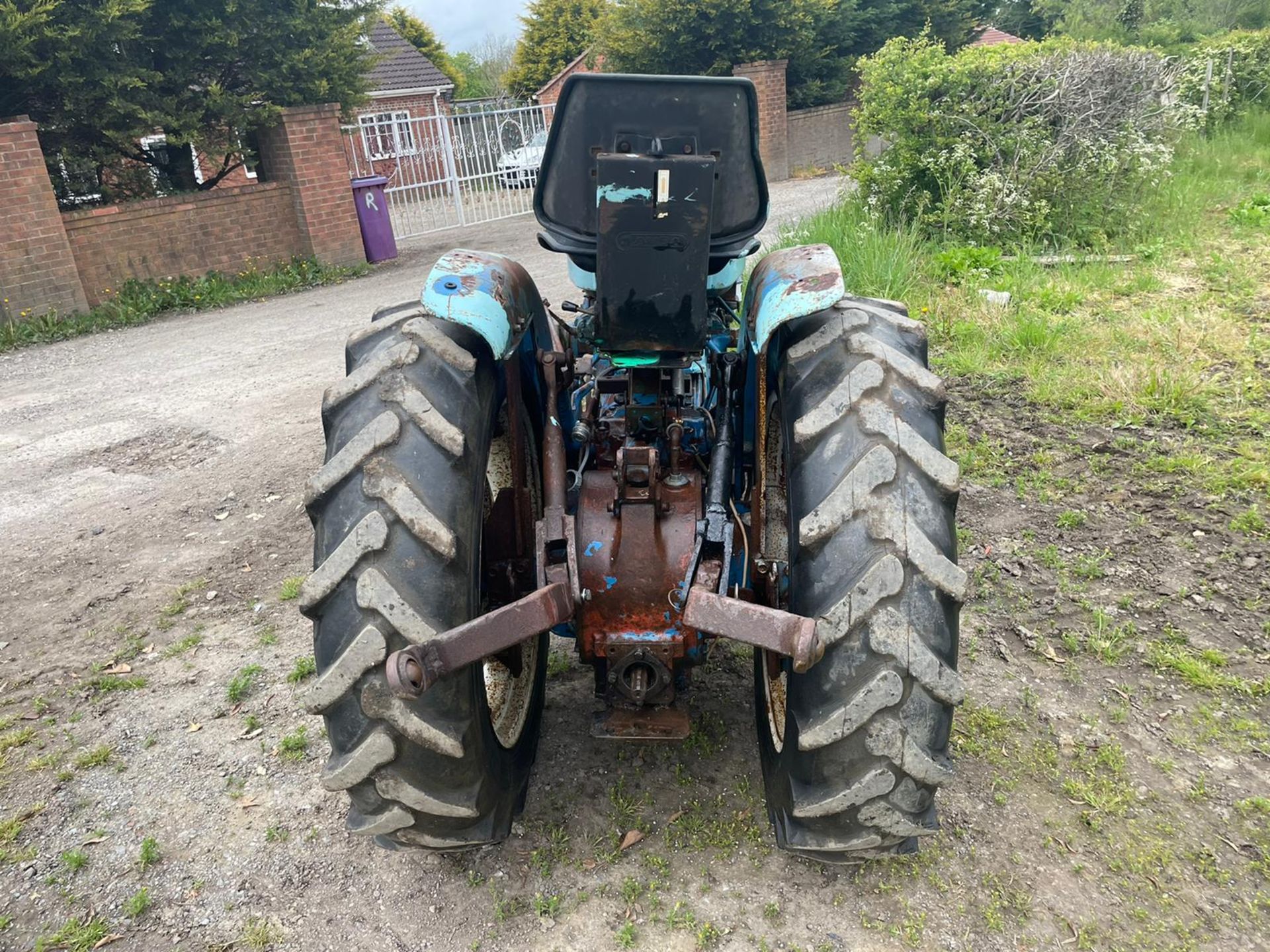 FORD 3000 VINYARD TRACTOR, RUNS DRIVES AND WORKS, ALL GEARS WORK *PLUS VAT* - Image 10 of 10