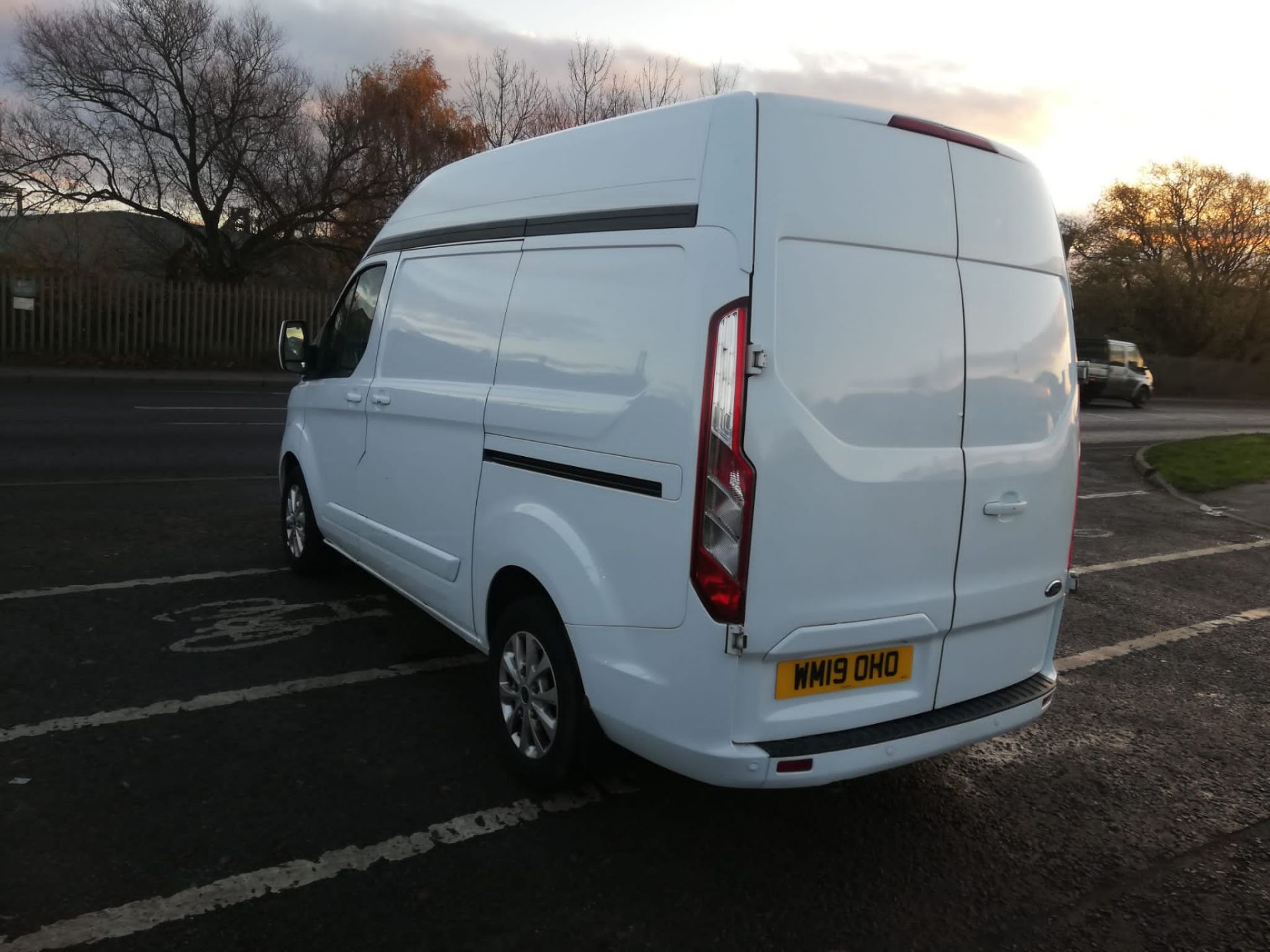 2019 FORD TRANSIT CUSTOM 300 LIMITED WHITE PANEL VAN - 87,000 MILES *PLUS VAT* - Image 7 of 10