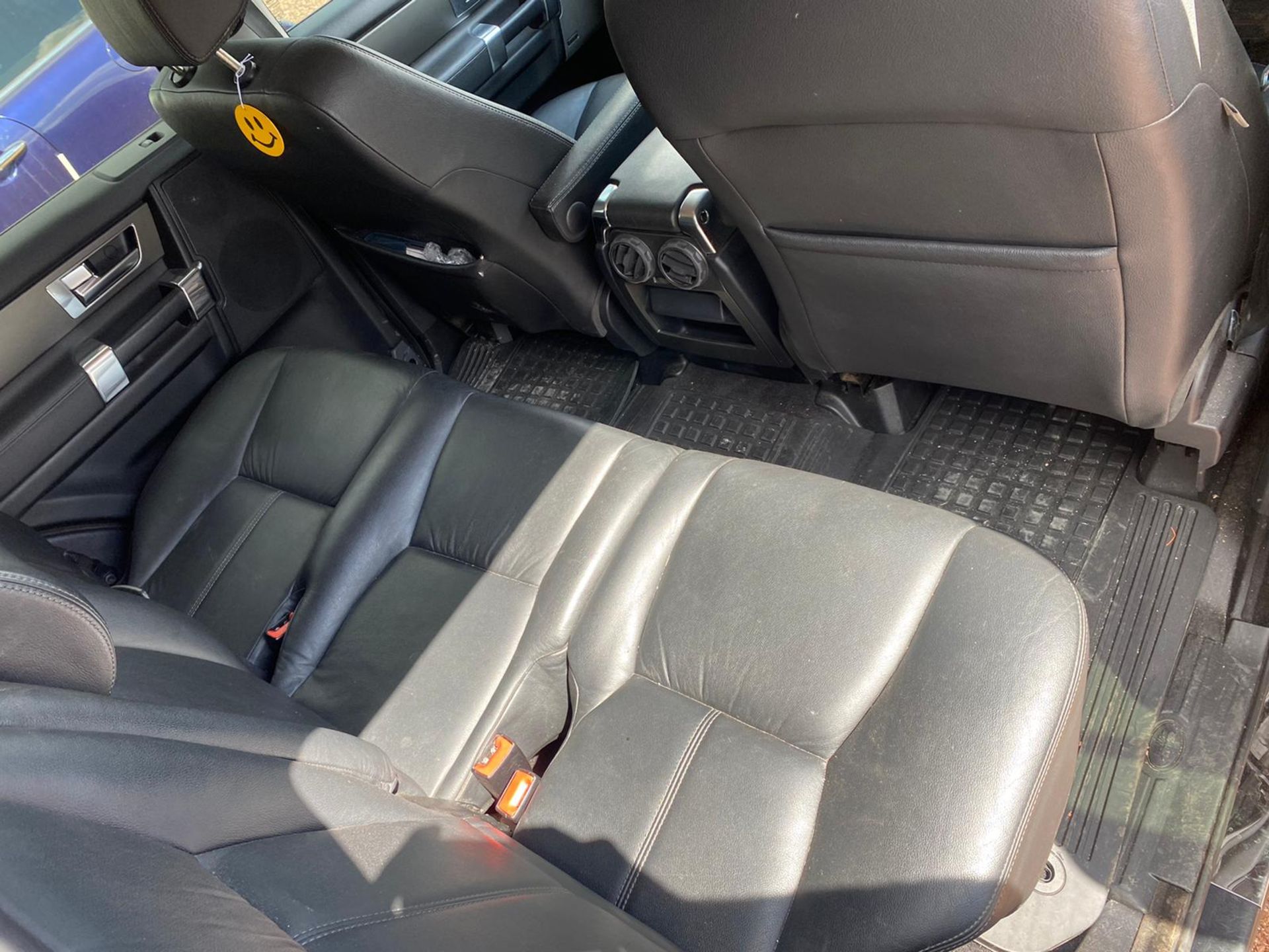 2015 LAND ROVER DISCOVERY XS SDV6 AUTO BLACK CONVERTED COMMERCIAL – WITH REAR SEAT CONVERSION - Image 13 of 16