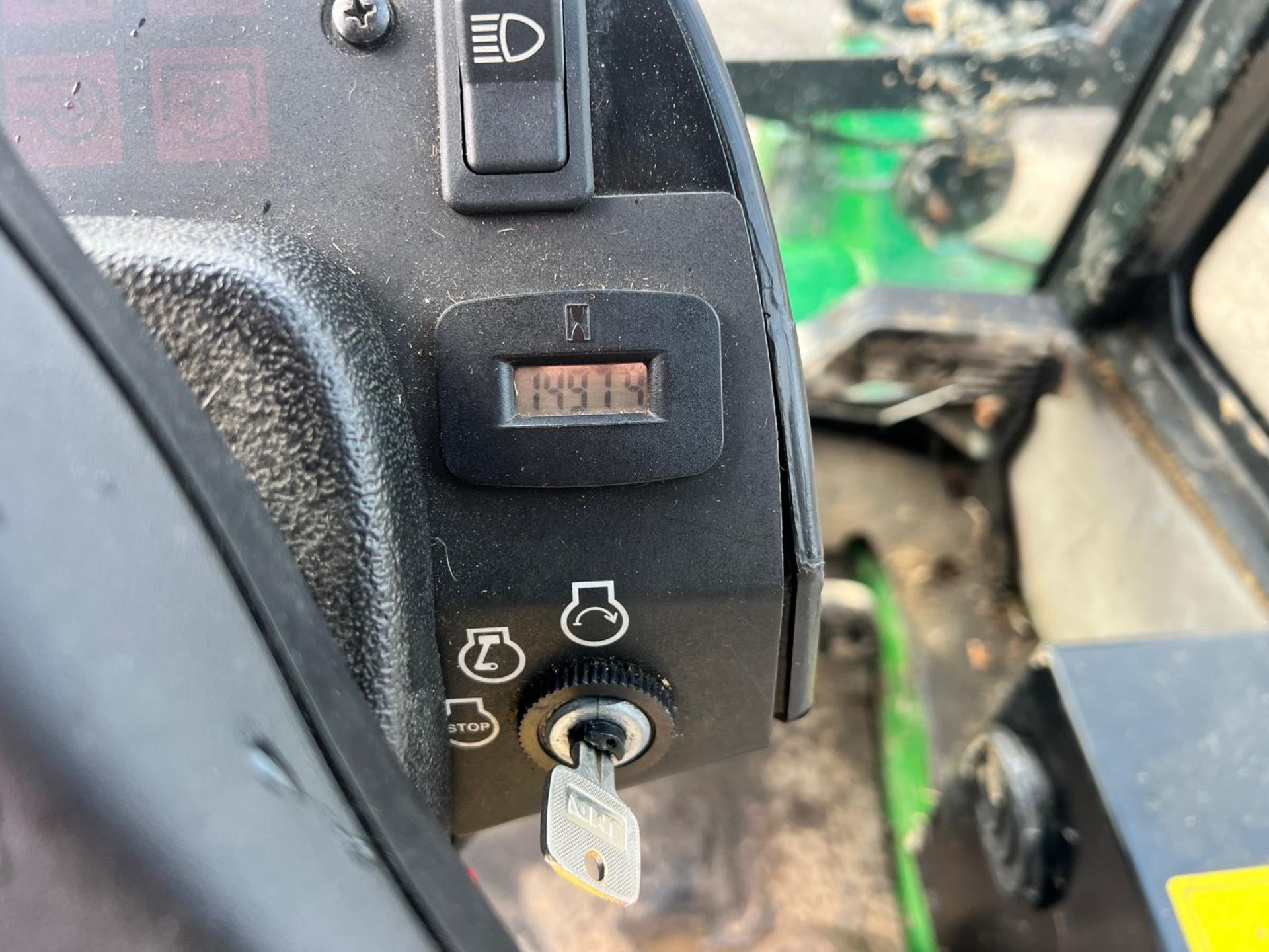 2014 John Deere 1565 4WD Outfront Mower With Major MJ21-160JD Flail Deck *PLUS VAT* - Image 13 of 25