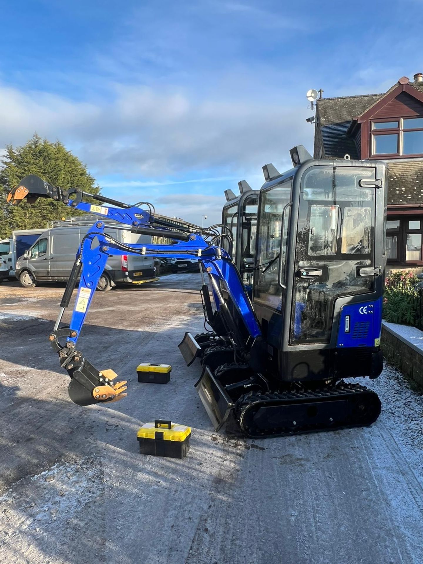 NEW/UNUSED 2022 HD10 MINI DIGGER WITH FULL GLASS CAB 1 TON *PLUS VAT* - Image 8 of 8