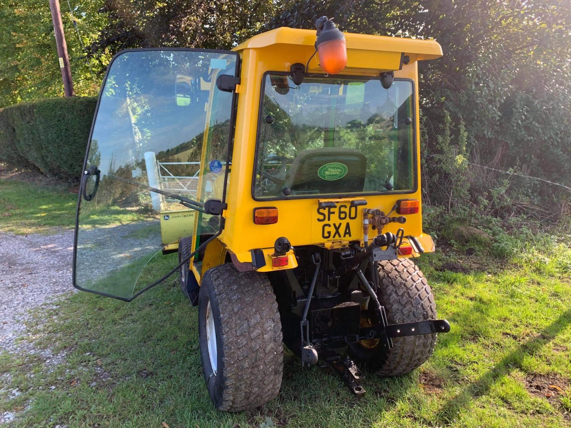 2010/60 John Deere 2320 HST 24HP 4WD Compact Tractor With Hydraulic Front Blade *PLUS VAT* - Image 7 of 12