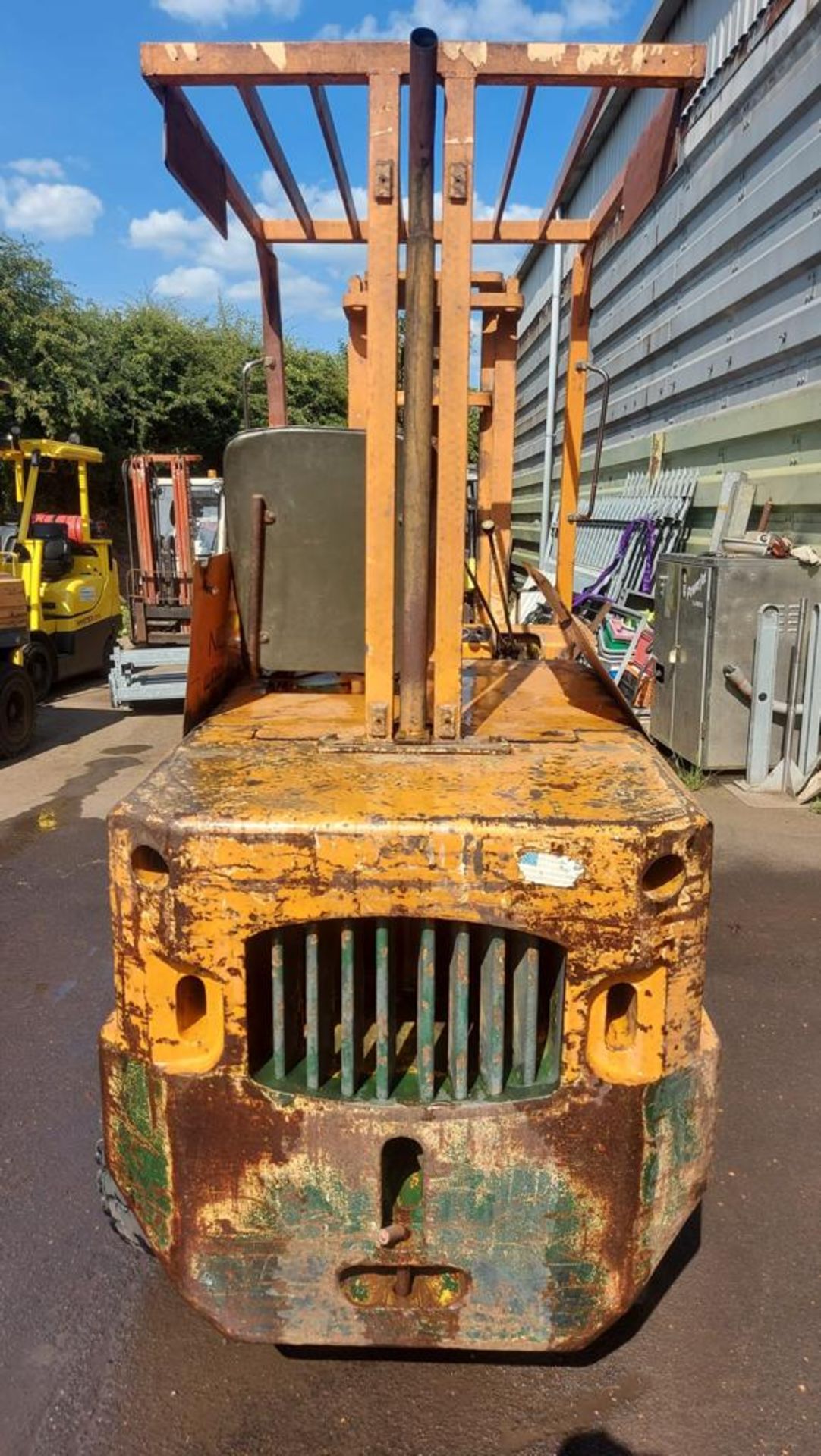 4 TON YALE FORKTRUCK, DIESEL, STARTS FIRST TURN OF THE KEY, NEW BRAKES *PLUS VAT* - Image 5 of 7