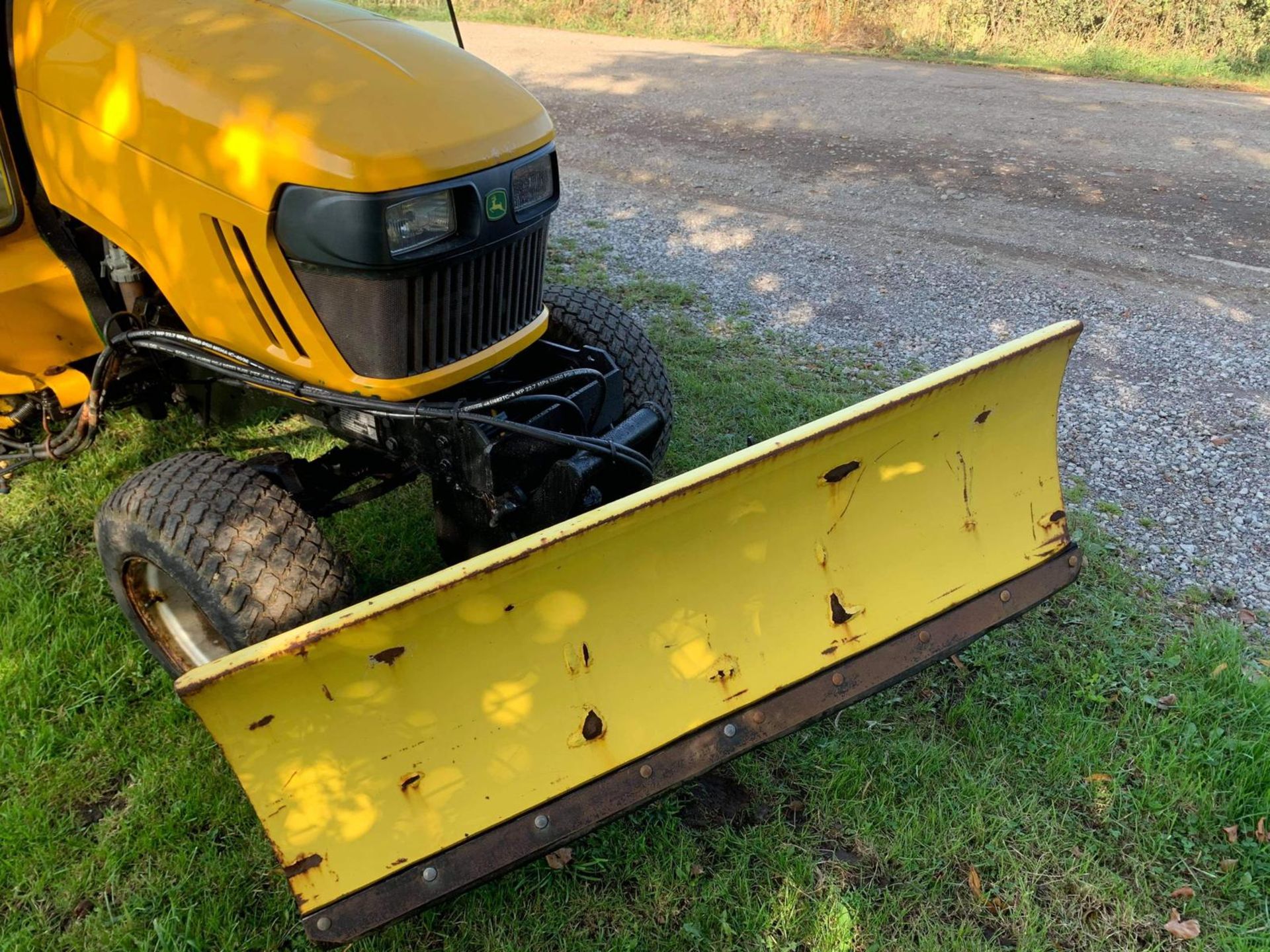 2010/60 John Deere 2320 HST 24HP 4WD Compact Tractor With Hydraulic Front Blade *PLUS VAT* - Image 5 of 12