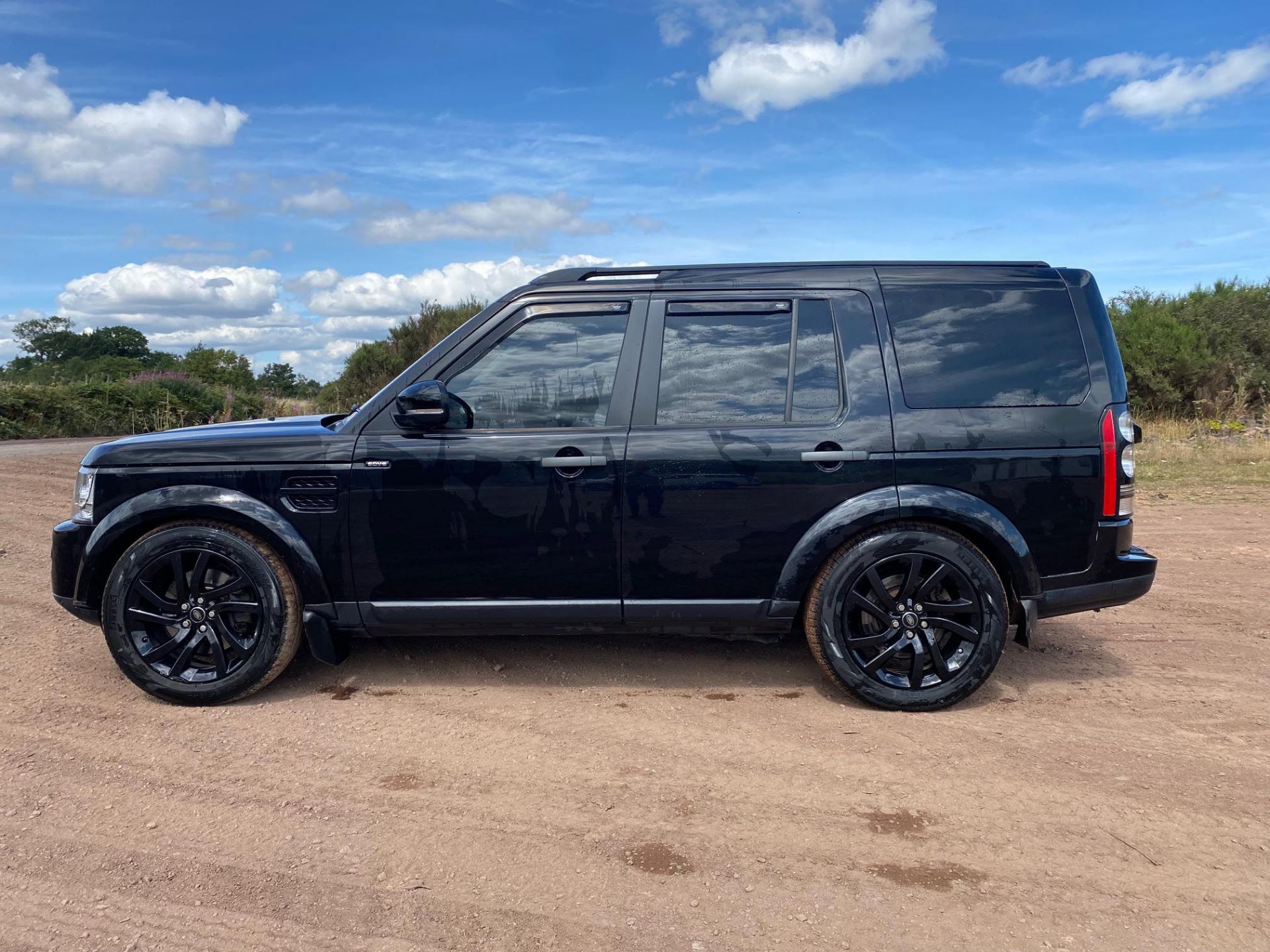 2015 LAND ROVER DISCOVERY XS SDV6 AUTO BLACK CONVERTED COMMERCIAL – WITH REAR SEAT CONVERSION - Image 6 of 16