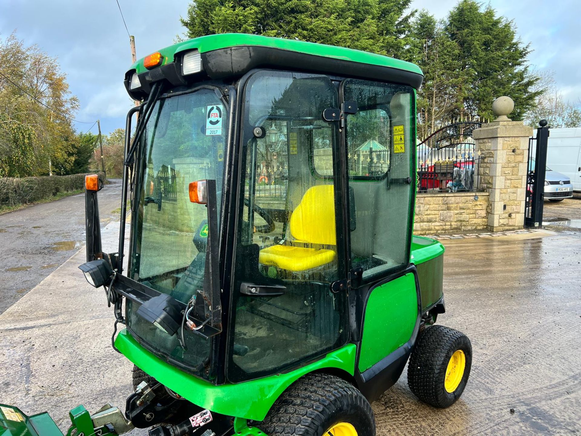 2014 John Deere 1565 4WD Outfront Mower With Major MJ21-160JD Flail Deck *PLUS VAT* - Image 6 of 25