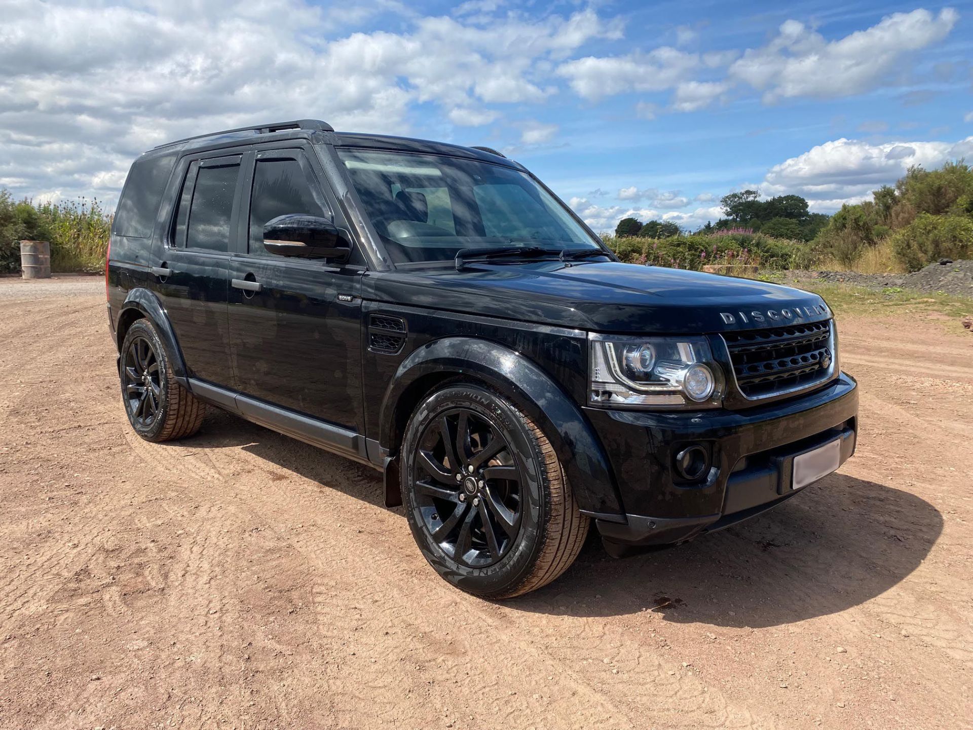 2015 LAND ROVER DISCOVERY XS SDV6 AUTO BLACK CONVERTED COMMERCIAL – WITH REAR SEAT CONVERSION